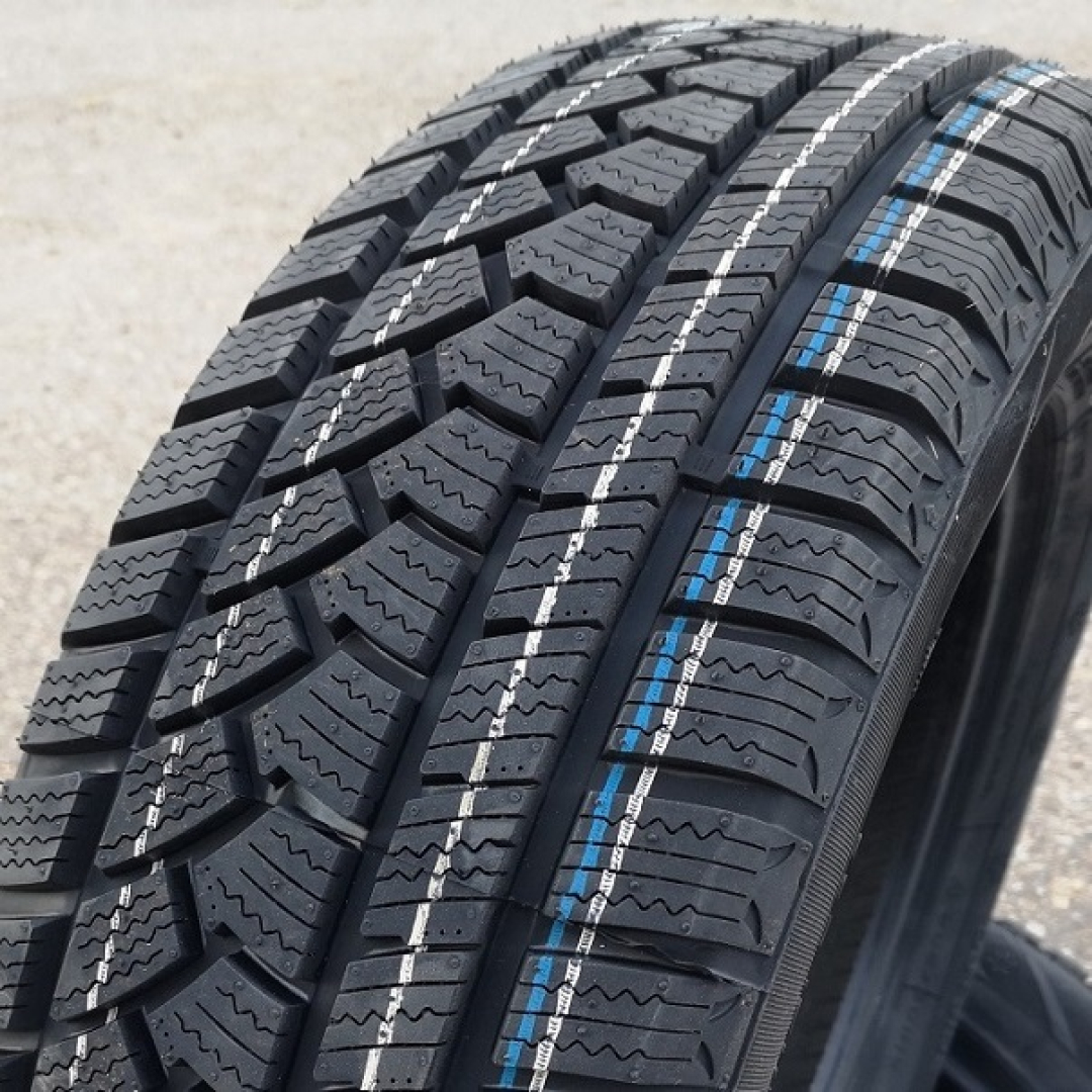 Sunfull 982 245/45R18 100 H Lamellrehvid