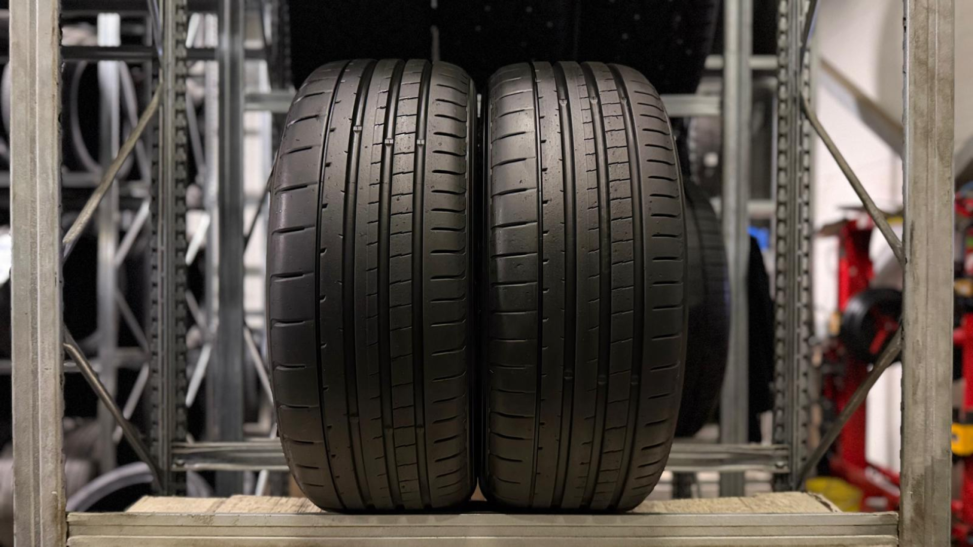 Yokohama ADVAN Sport V107 235/50R19 99 Y MO1 Летние шины