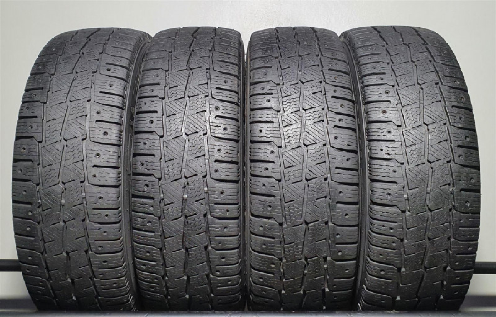 Michelin Agilis X-ice North 215/70R15C 109/107 R Friction tires