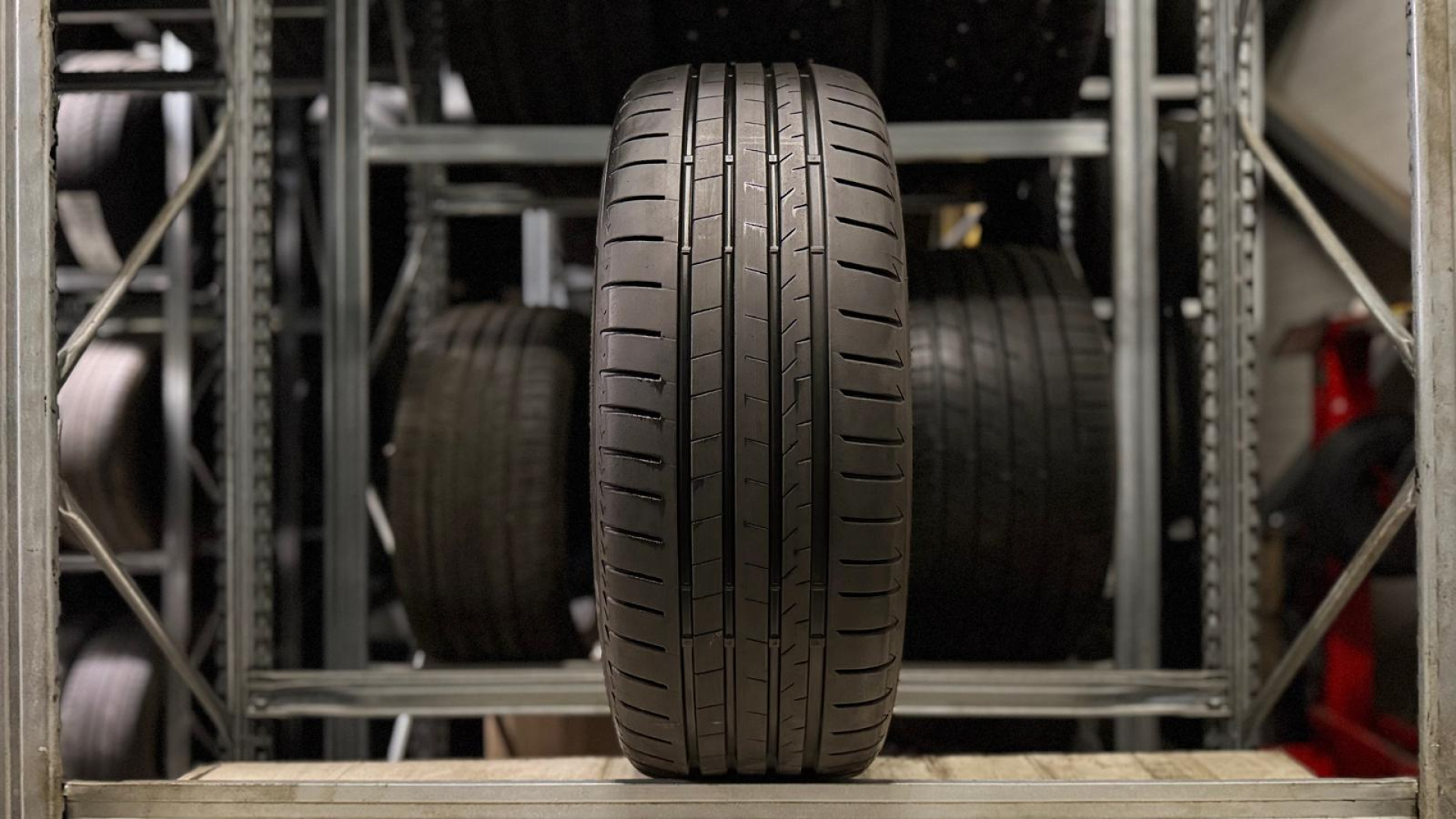 Bridgestone Alenza 001 245/40R21 100 Y *