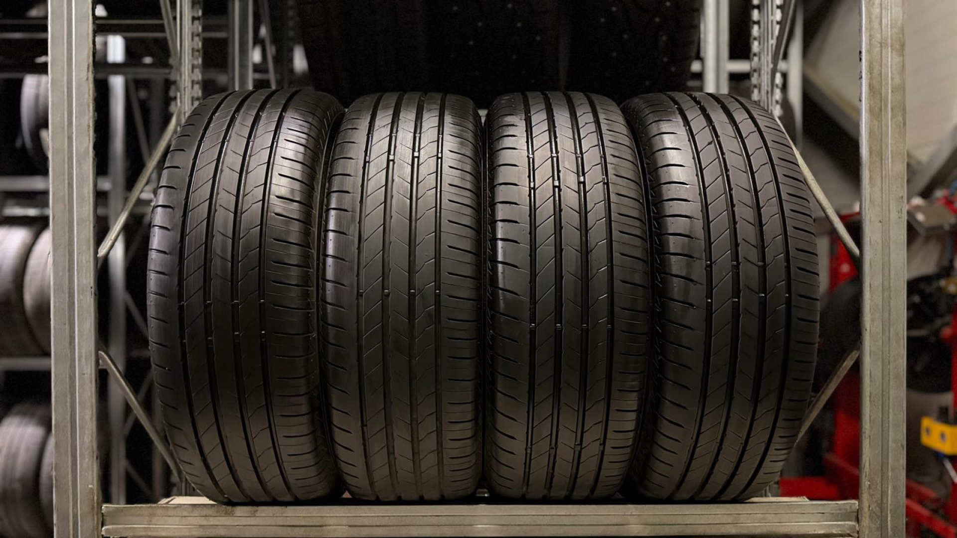 Bridgestone Alenza 001 225/65R17 102 H