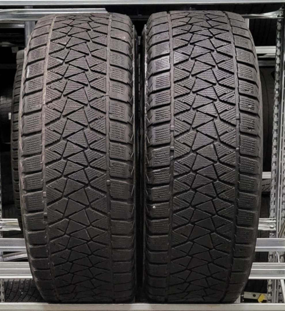 Bridgestone BLIZZAK DM-V2 235/65R18 106 S Friction tires