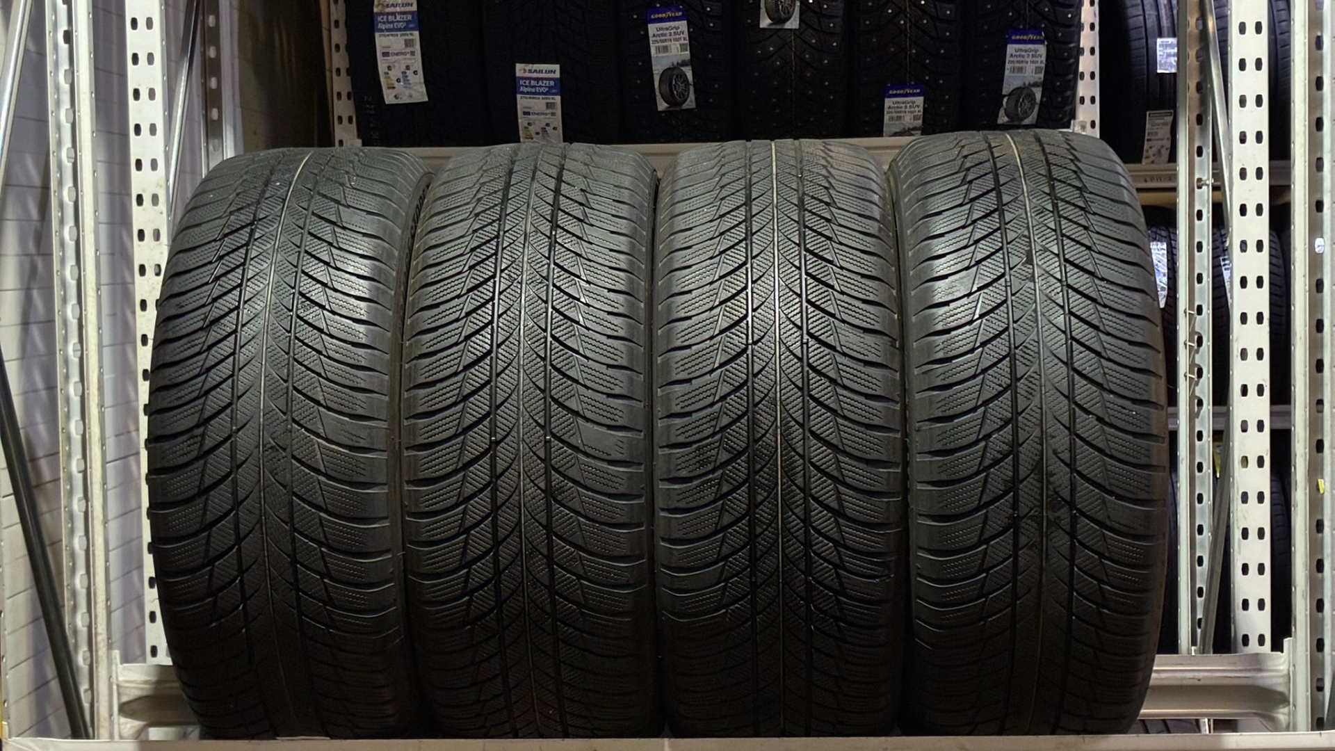 Bridgestone Blizzak LM001 245/50R19 105 V * Ламельные шины