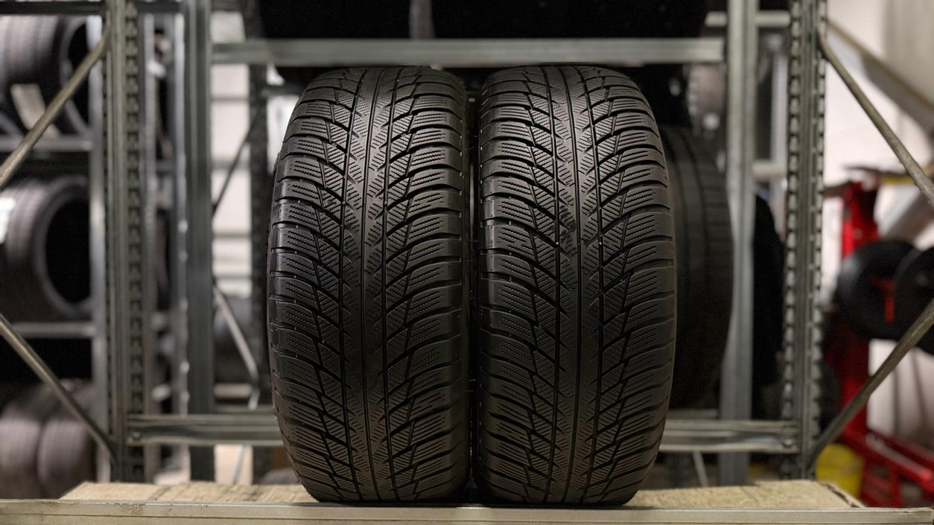 Bridgestone Blizzak LM001 205/55R16 91 H BMW Friction tires