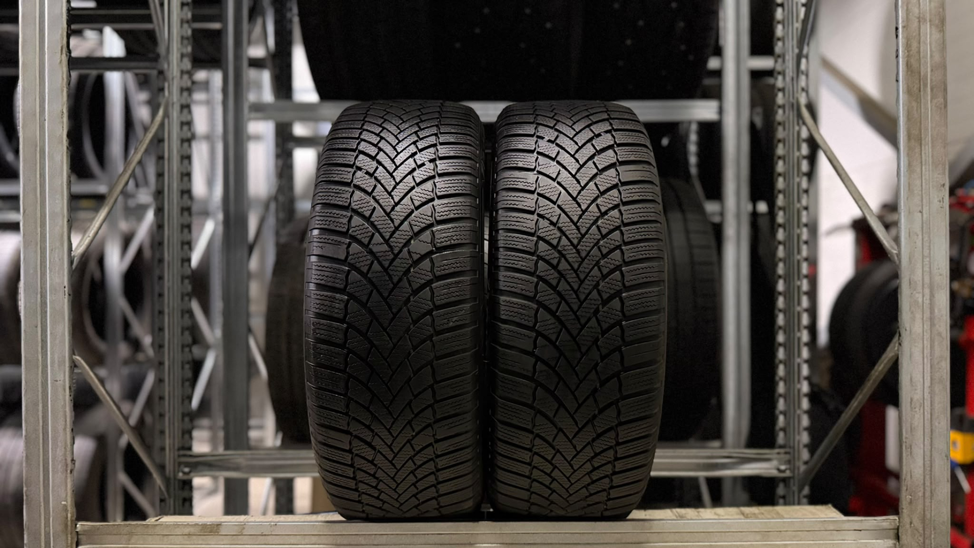 Bridgestone BLIZZAK LM005 215/55R18 99 V Friction tires