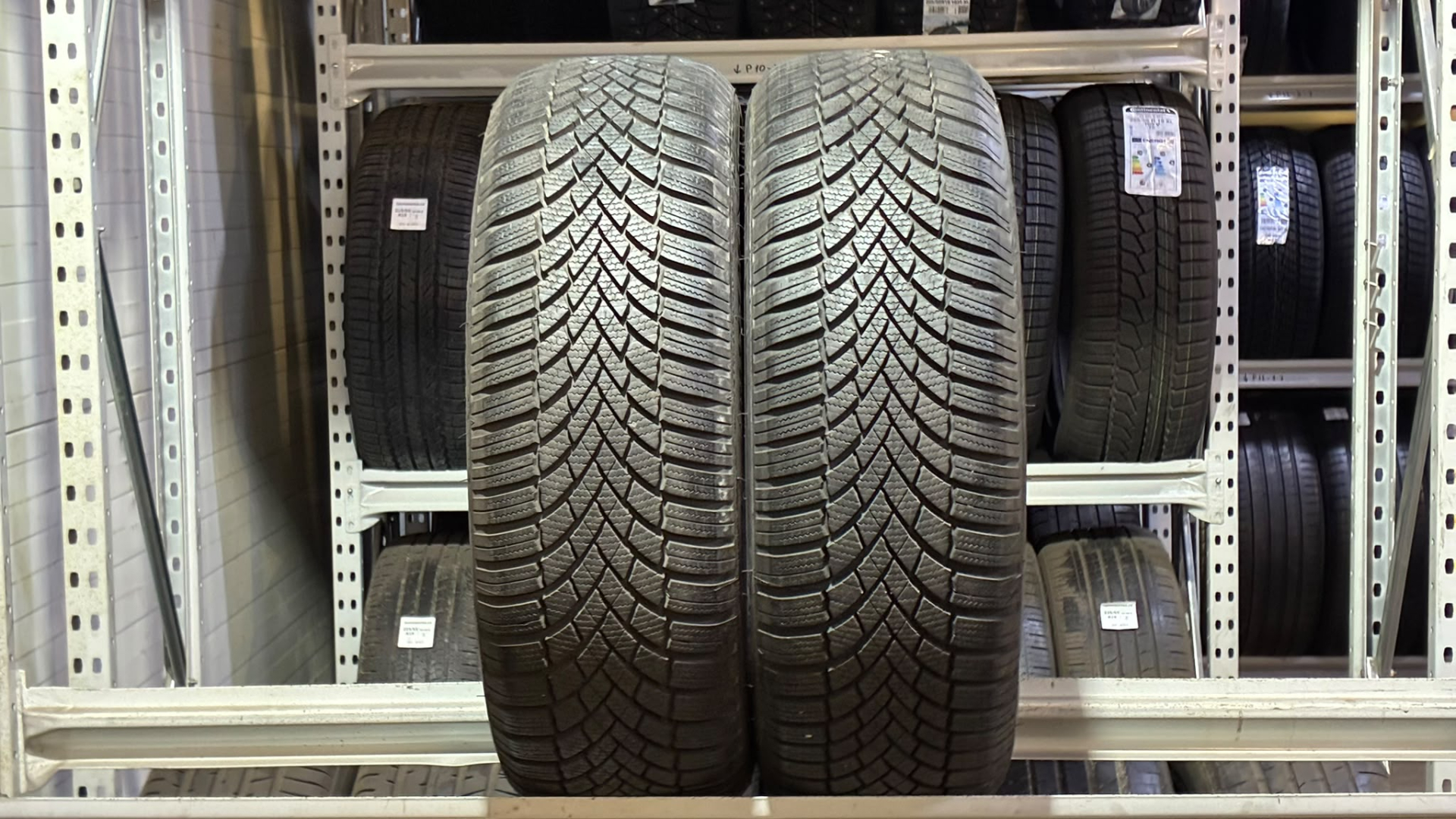 Bridgestone BLIZZAK LM005 245/45R18 100 V Ламельные шины