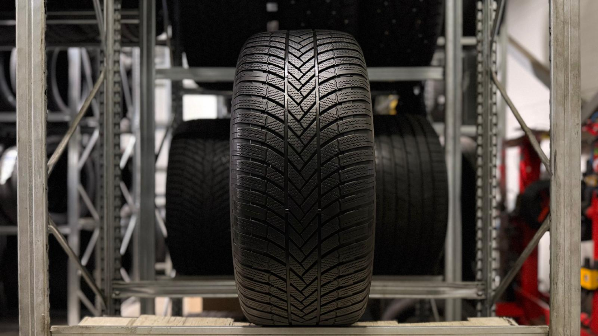 Bridgestone BLIZZAK LM005 275/50R20 113 V
