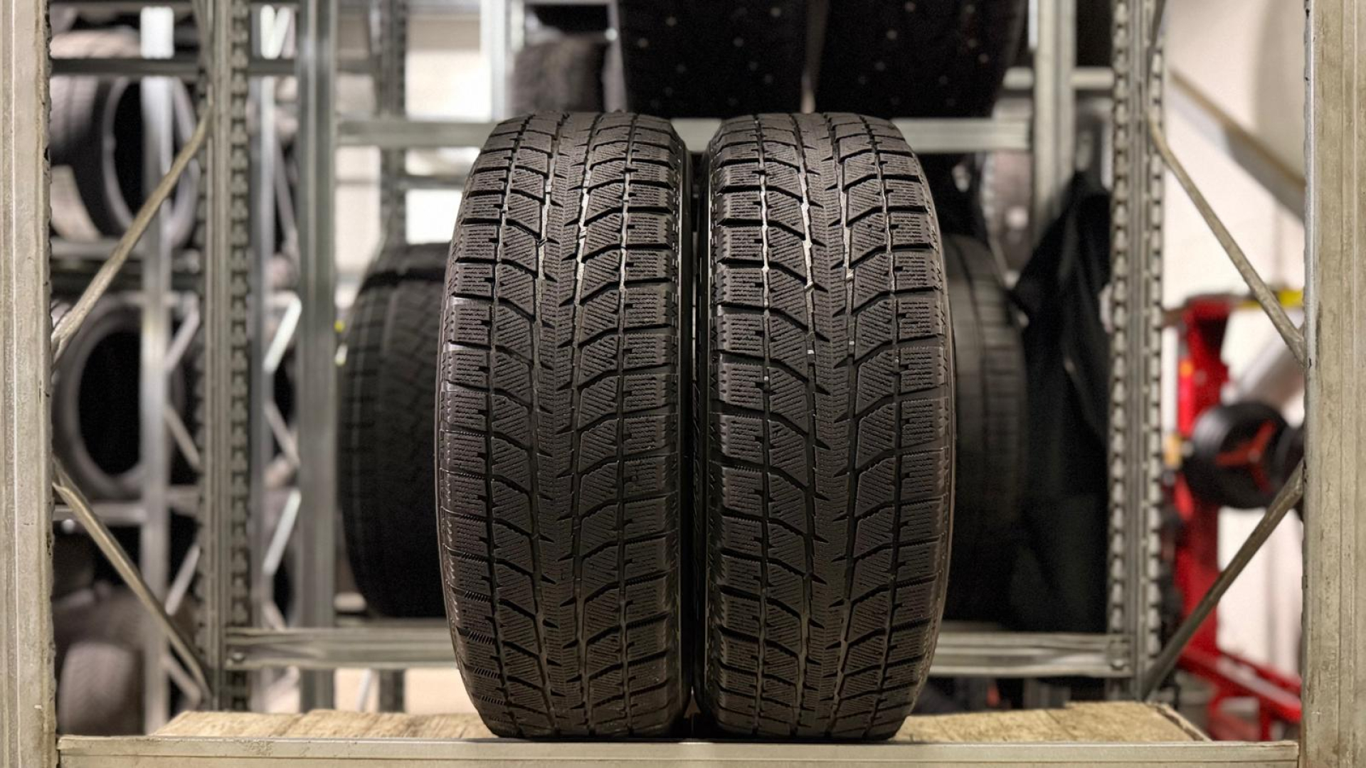 Bridgestone Blizzak Ws70 215/65R16 102 T Friction tires
