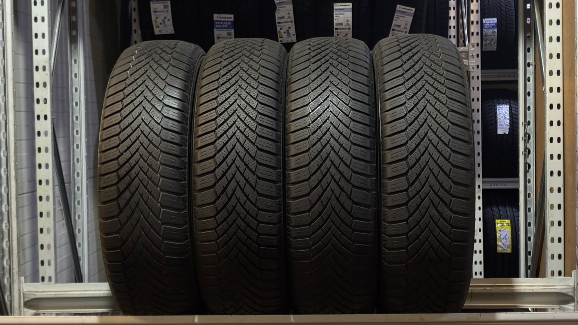 Yokohama BLUEARTH WINTER V906 215/65R17 99 V