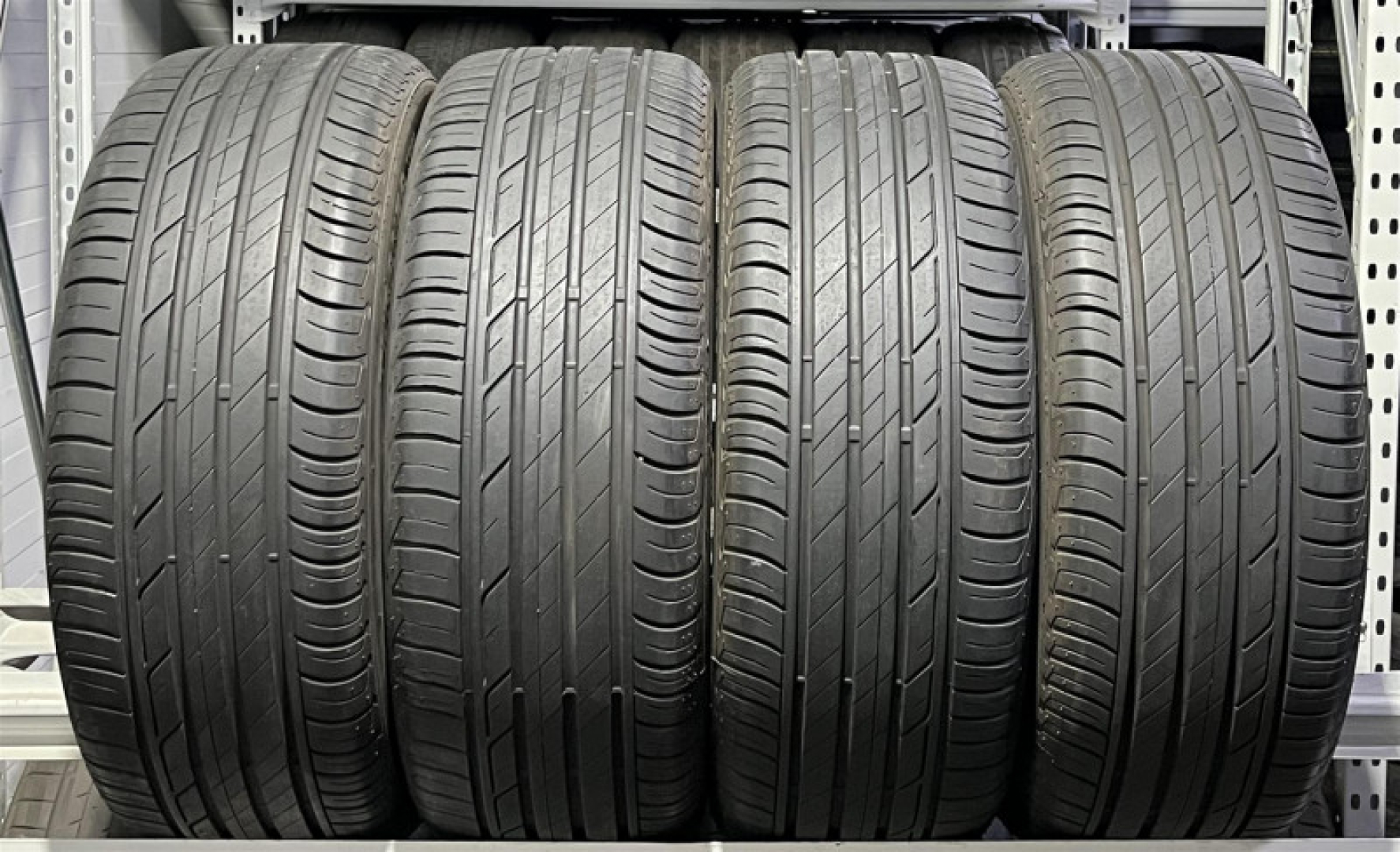 Bridgestone Turanza T001 215/45R16 90 V Suverehvid