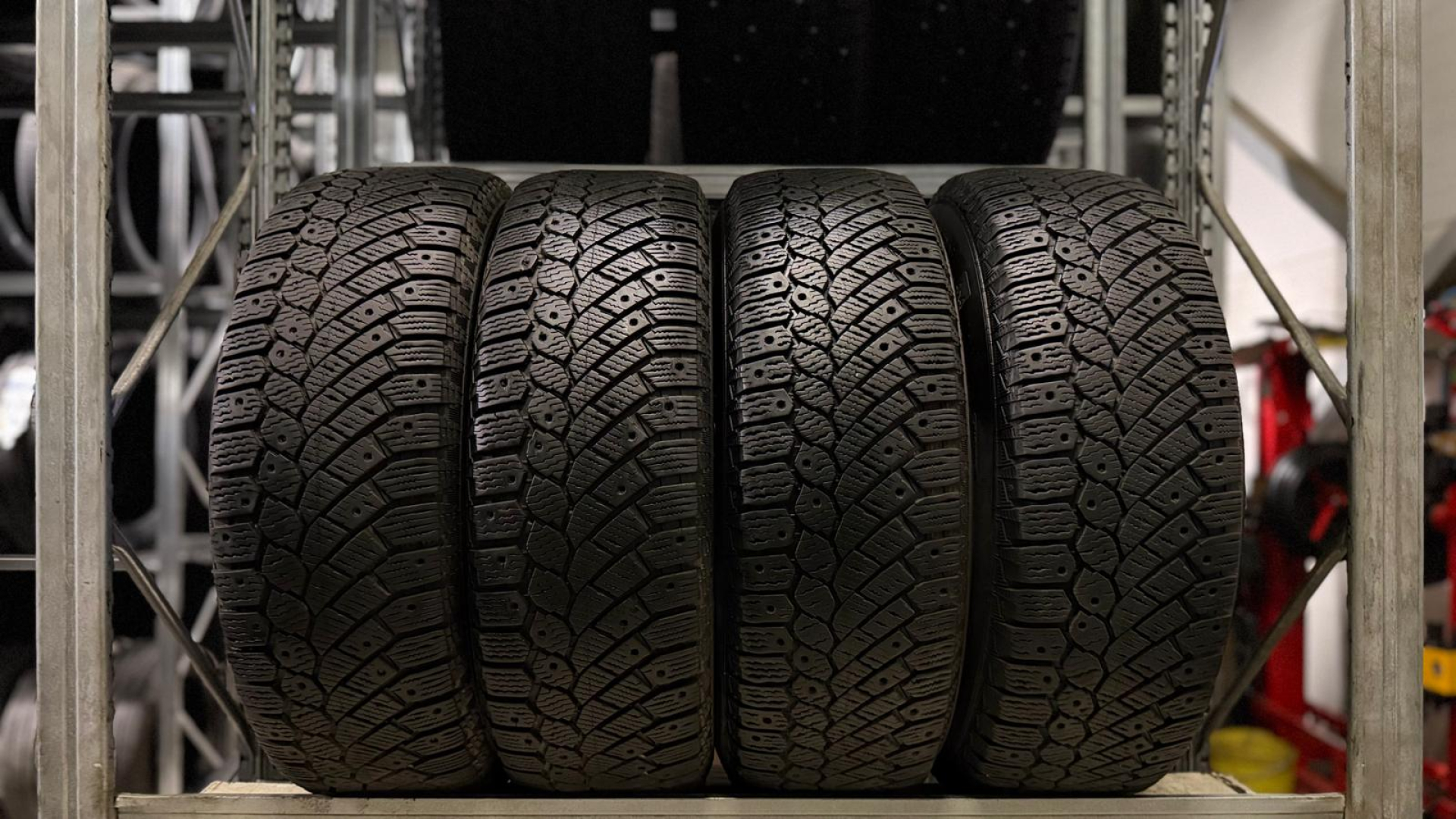 Continental ContiIceContact 4x4 215/65R16 102 T