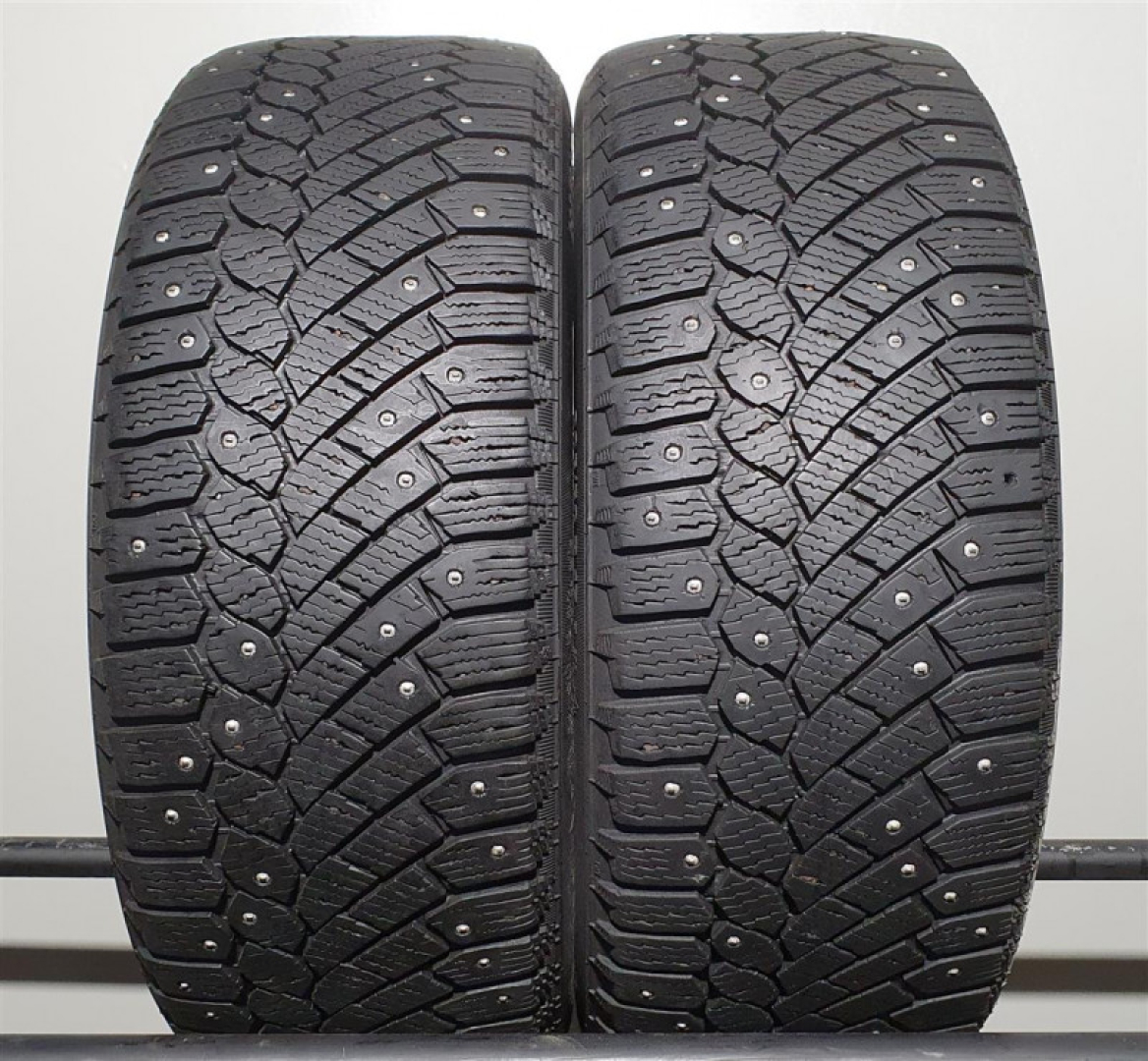 Continental ContiIceContact 4x4 215/65R16 102 T Шипованные шины