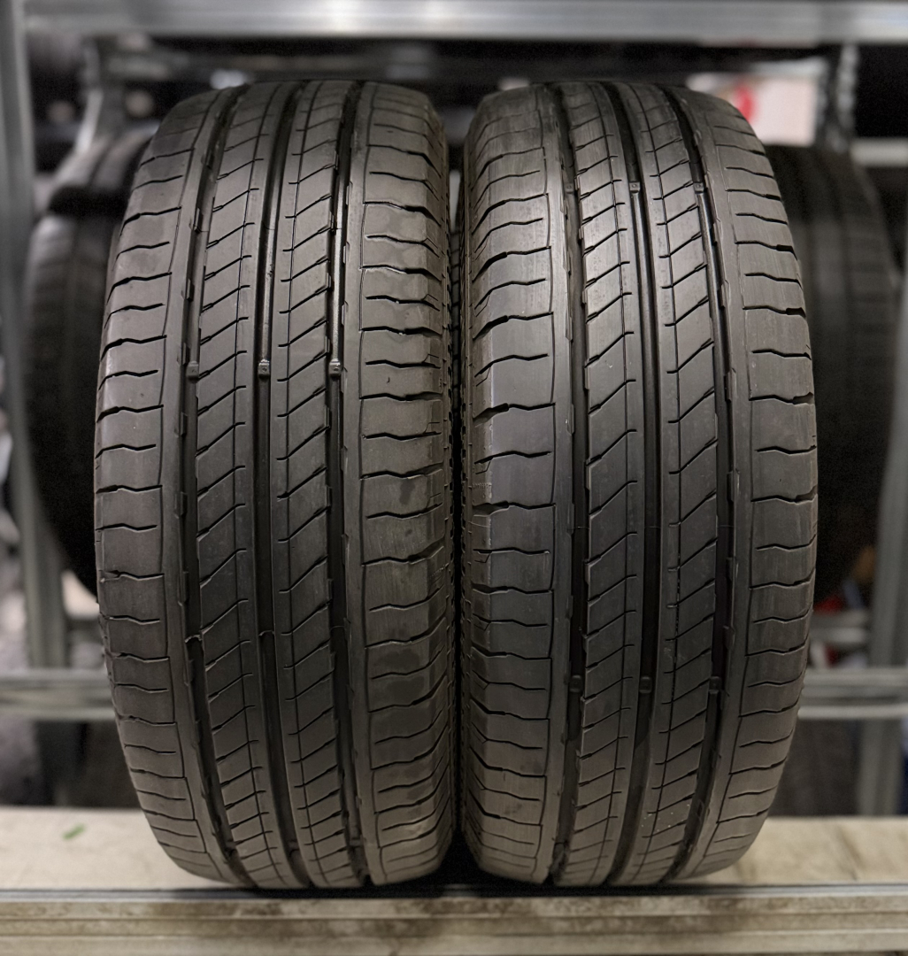Continental VanContact Ultra 215/65R15C 104/102 T Suverehvid