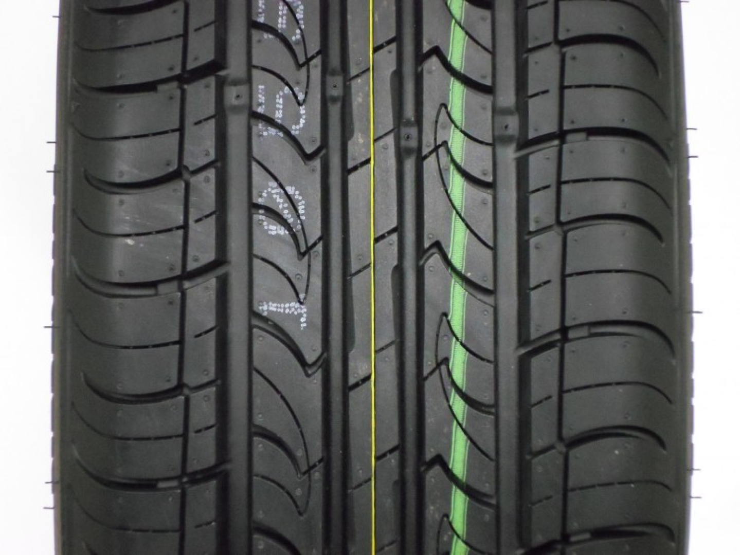 Roadstone CP672 245/50R18 100 V Suverehvid