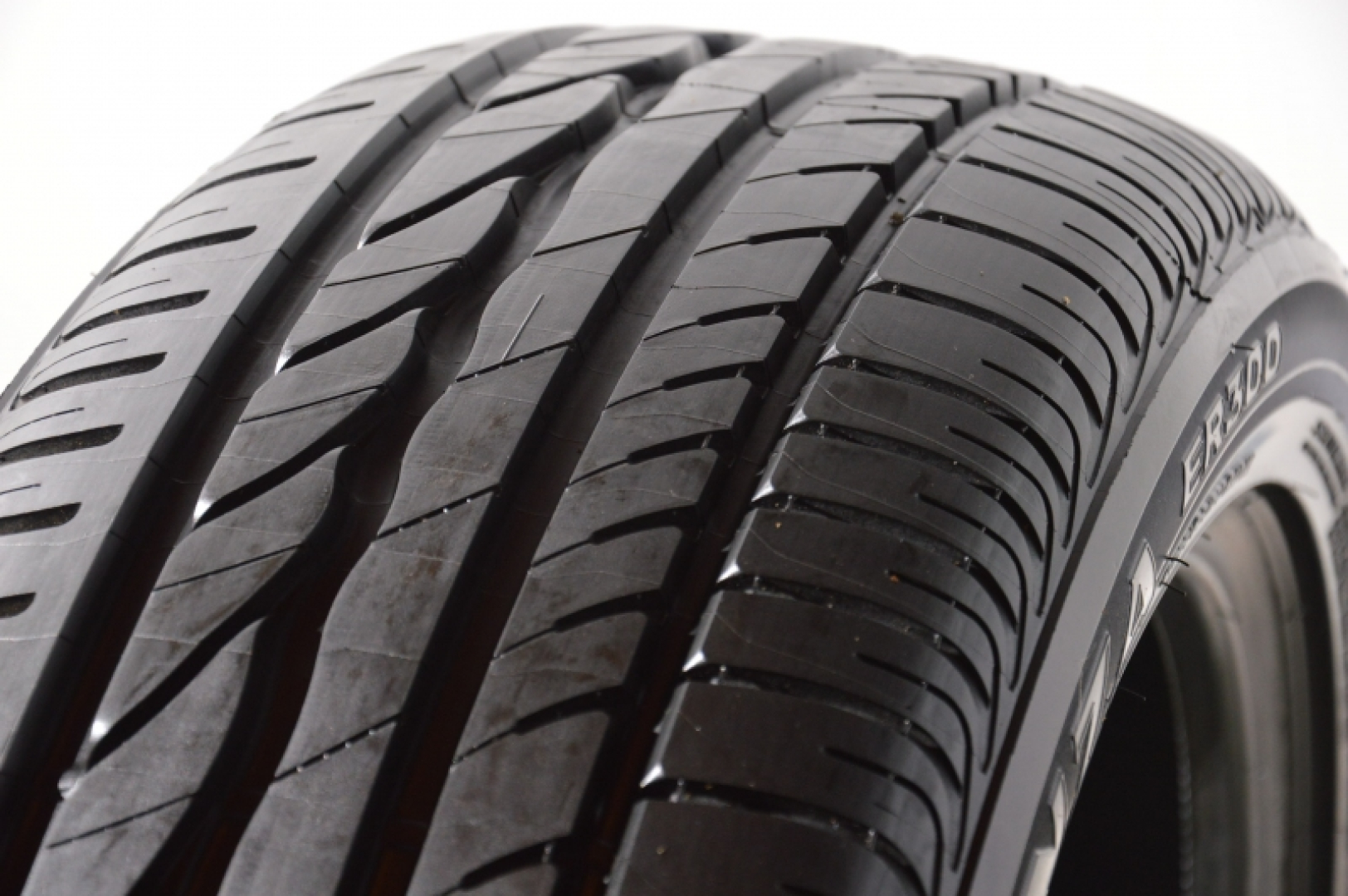 Bridgestone ER300 225/55R16 99 Y AO Suverehvid