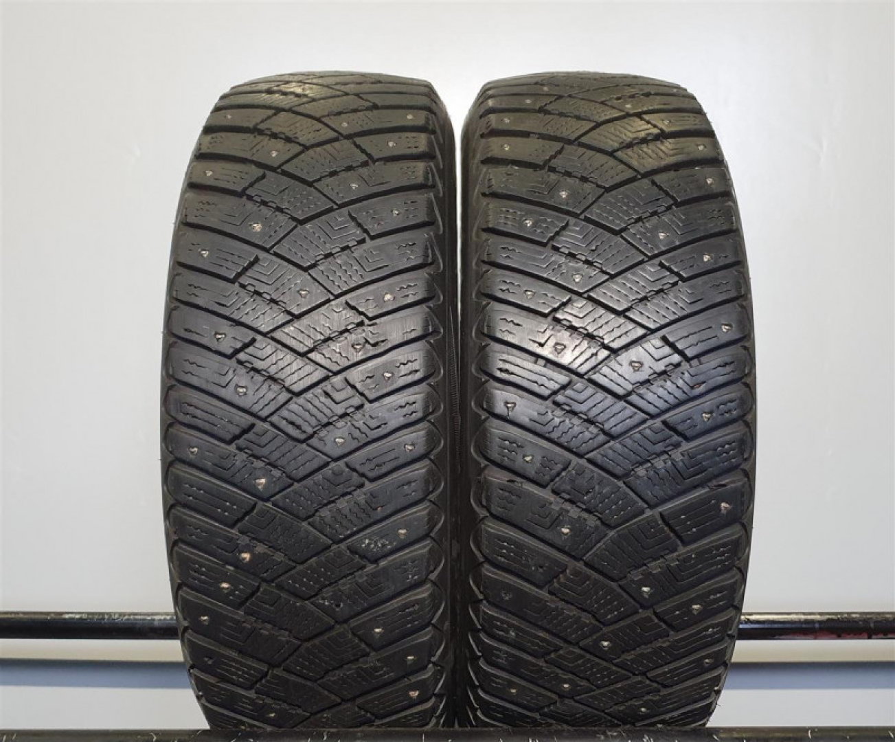 Goodyear UltraGrip Ice Arctic 185/60R15 88 T Naastrehvid