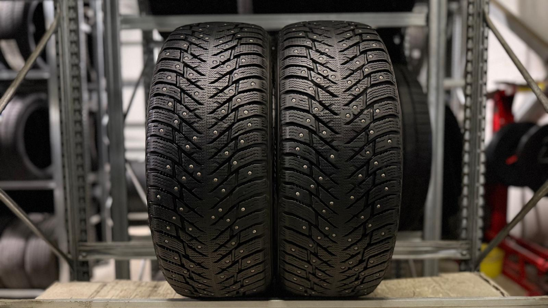 Ling Long Green-Max Winter Grip 2 215/55R17 98 T Studded tires