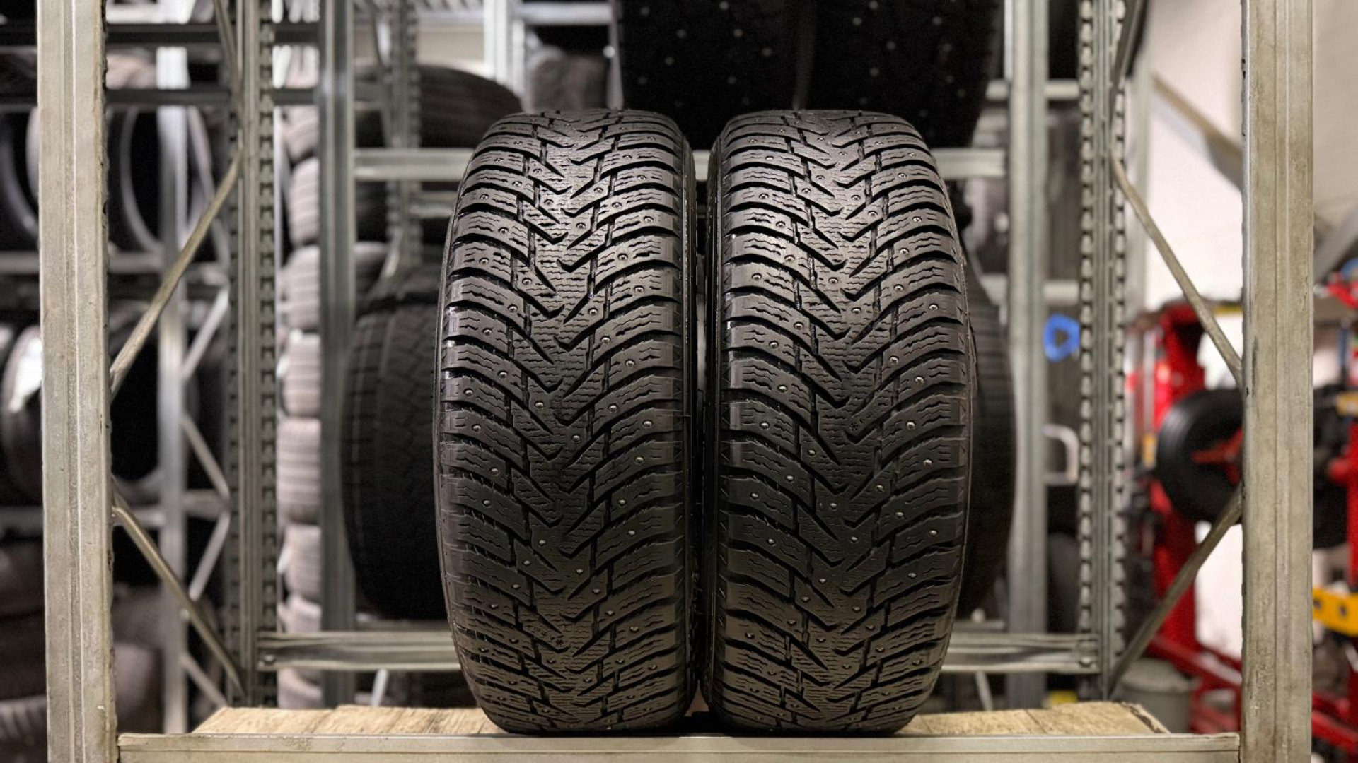 Nokian Hakkapeliita 8 Suv 235/65R17 108 T Шипованные шины