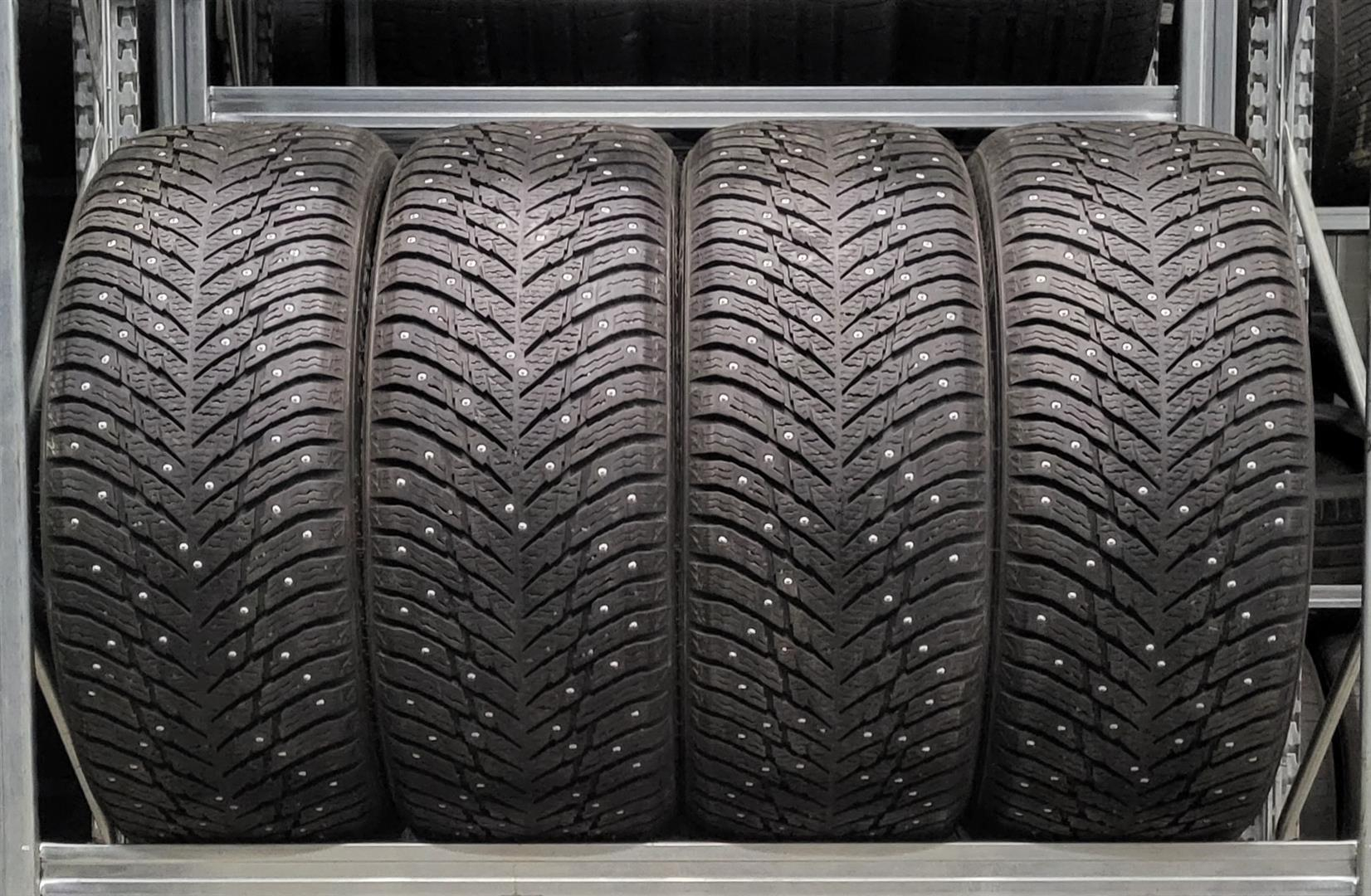 Nokian Hakkapeliitta 10 245/40R20 99 T