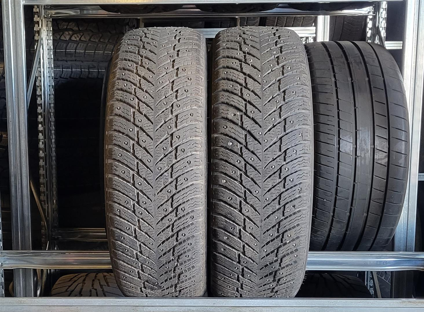 Nokian Hakkapeliitta 10 SUV 235/55R19 105T Naast