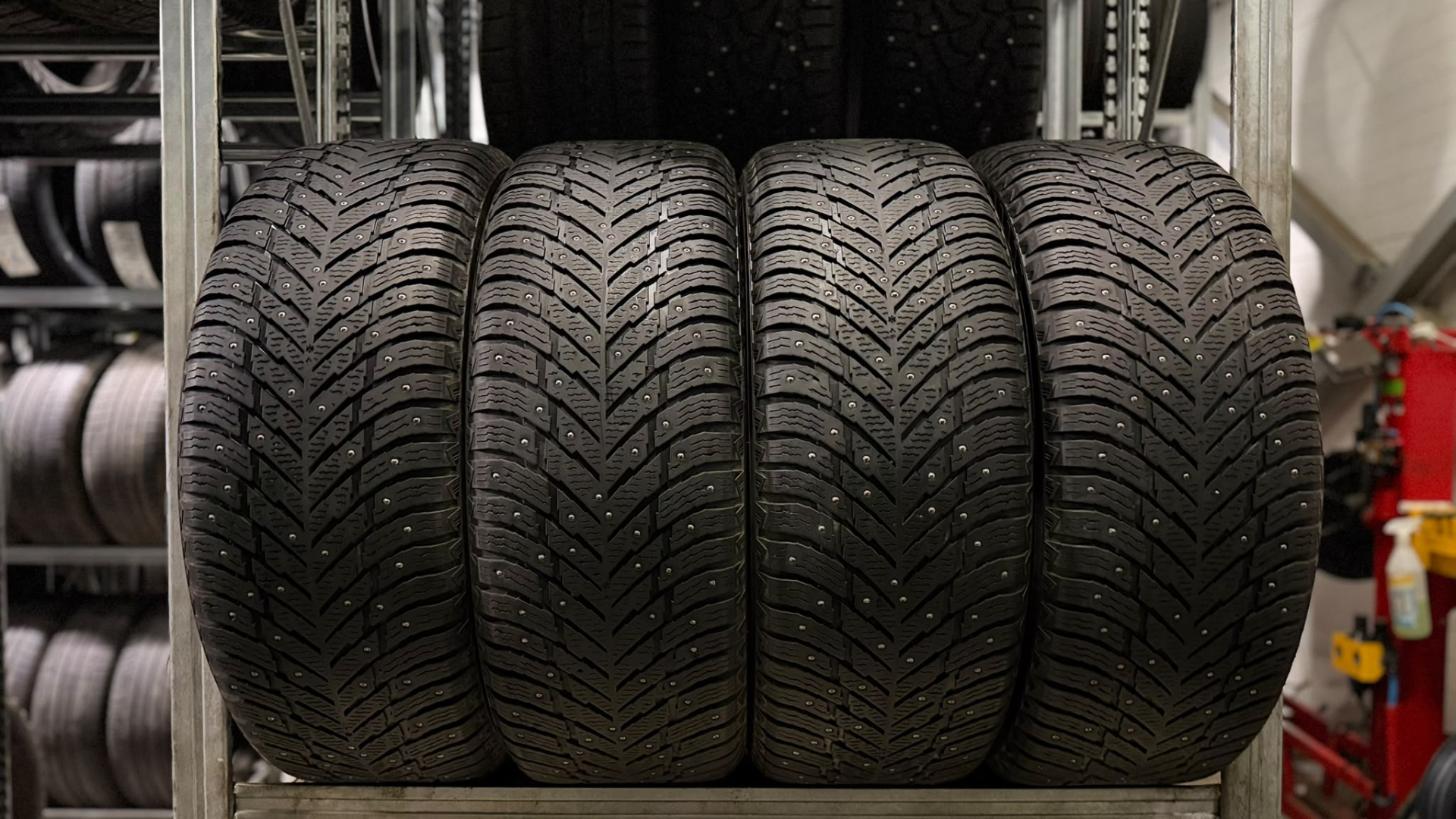 Nokian Hakkapeliitta 10 SUV 275/60R20 115T Naast