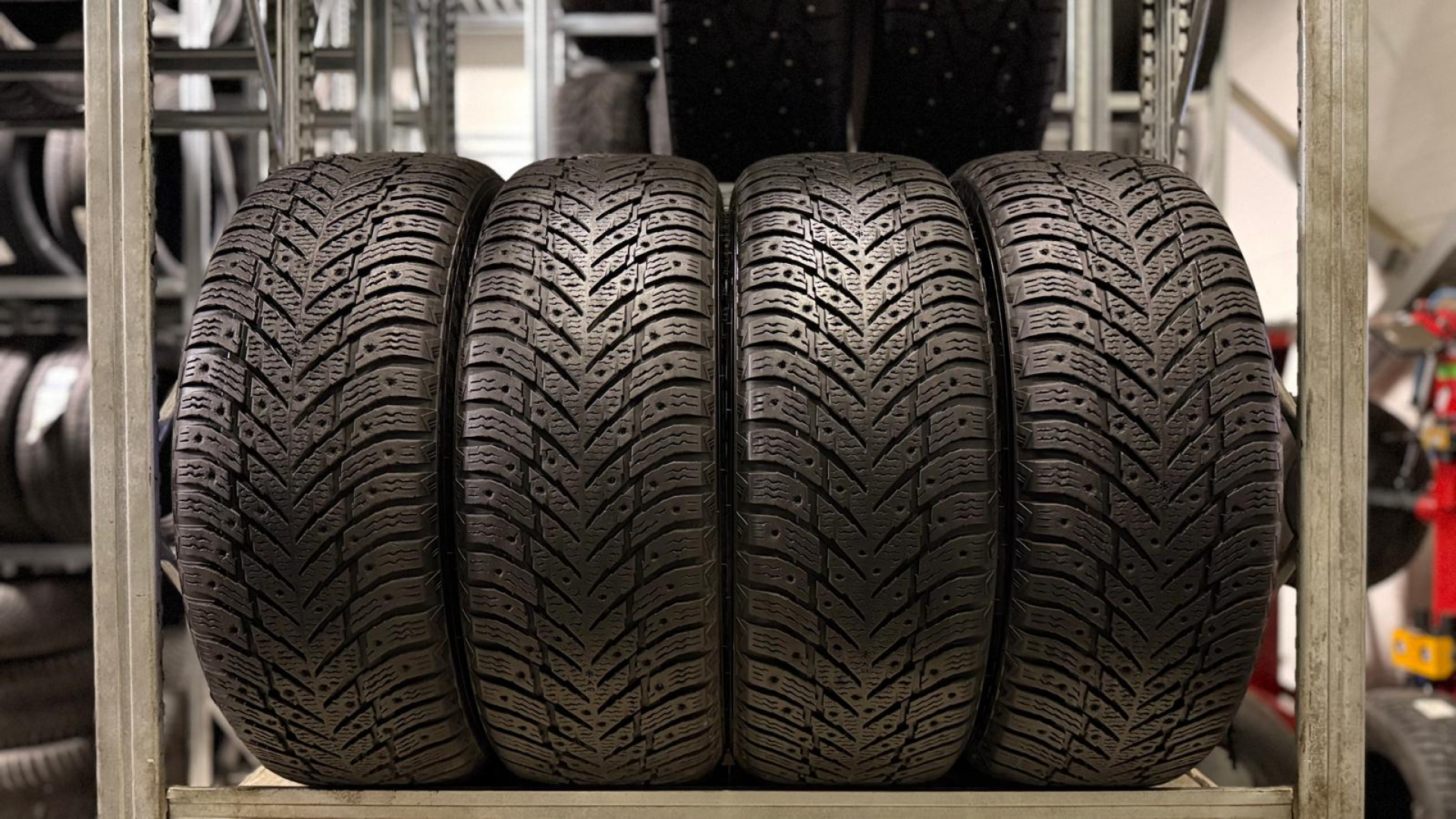 Nokian Hakkapeliitta 10 SUV 235/60R18 107 T Ламельные шины