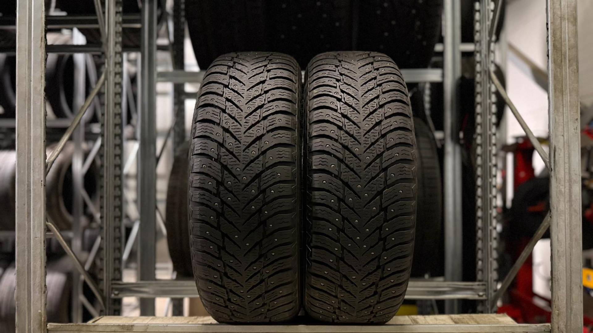 Nokian Hakkapeliitta 10 235/45R18 98 T ev, silent drive,