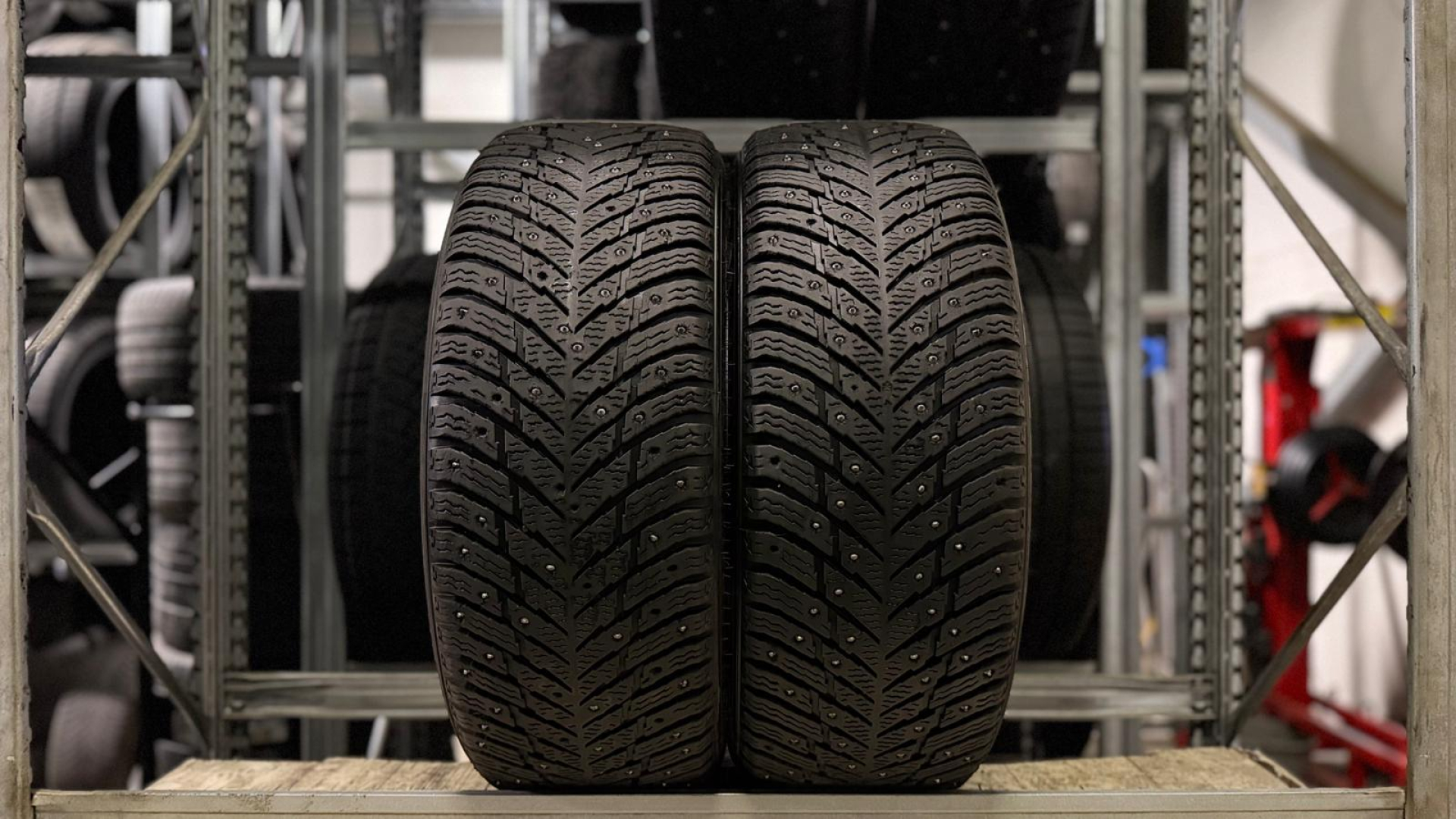 Nokian Hakkapeliitta 10 215/55R17 98 T