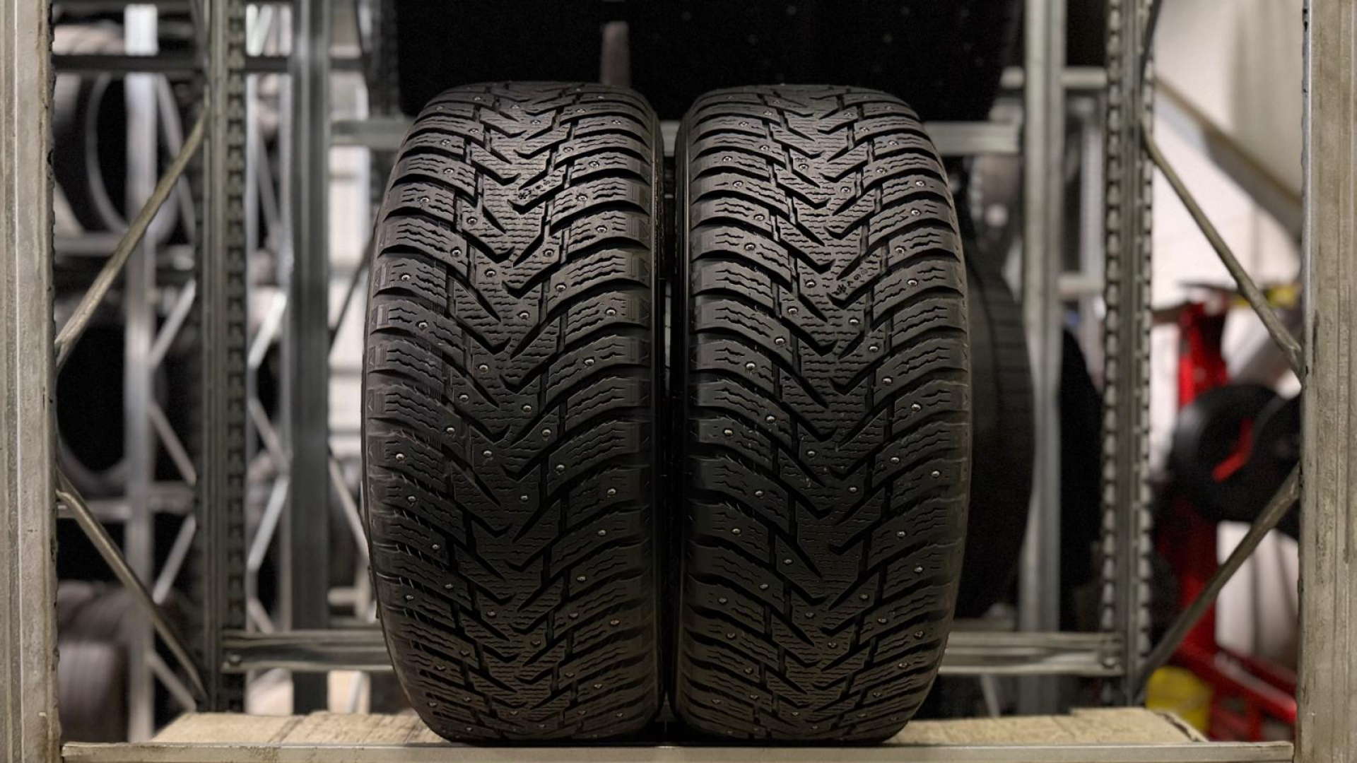 Nokian Hakkapeliitta 8 SUV 215/60R17 100 T Studded tires