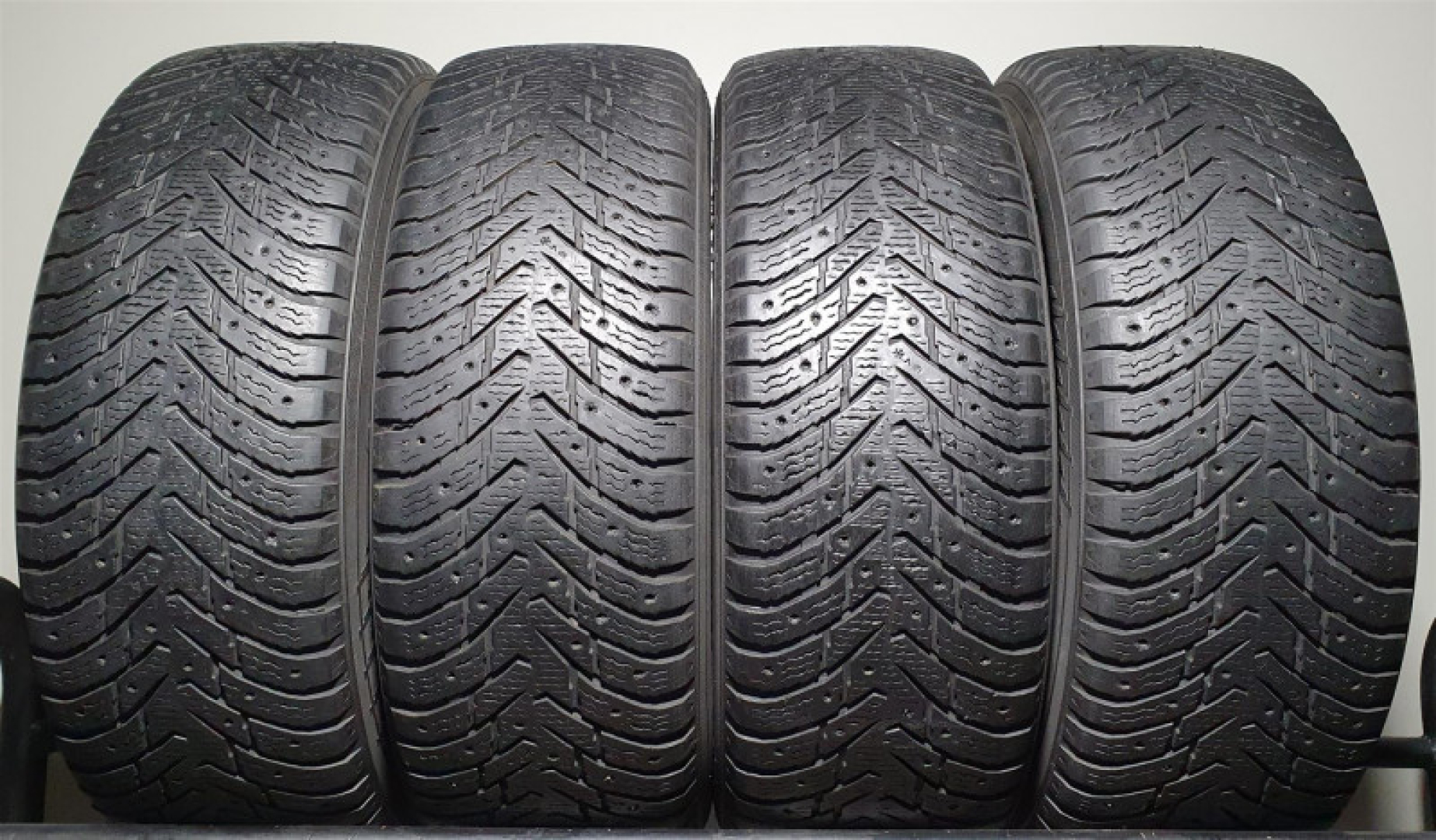 Nokian Hakkapeliitta 8 SUV 215/70R16 100 T Friction tires