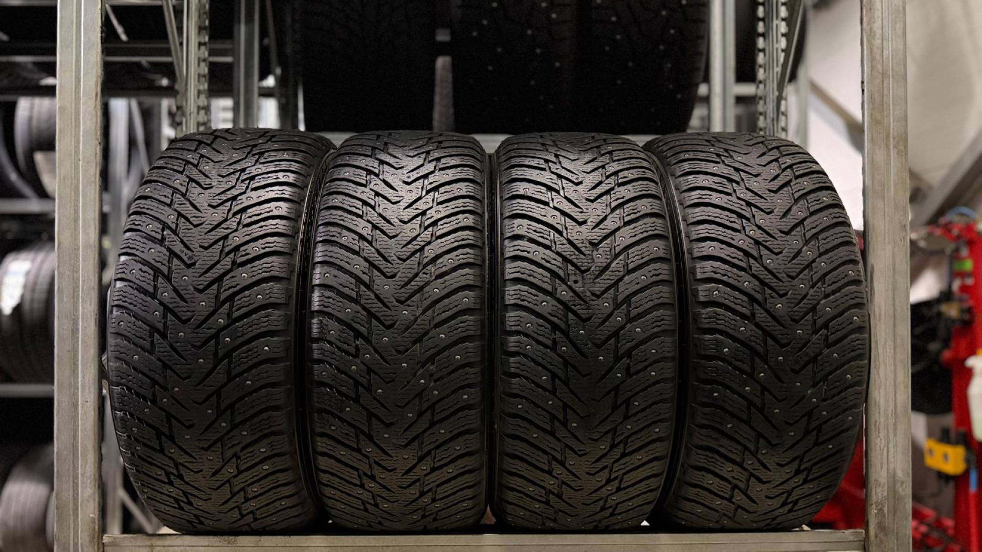 Nokian Hakkapeliitta 8 SUV 215/65R16 102 T Шипованные шины