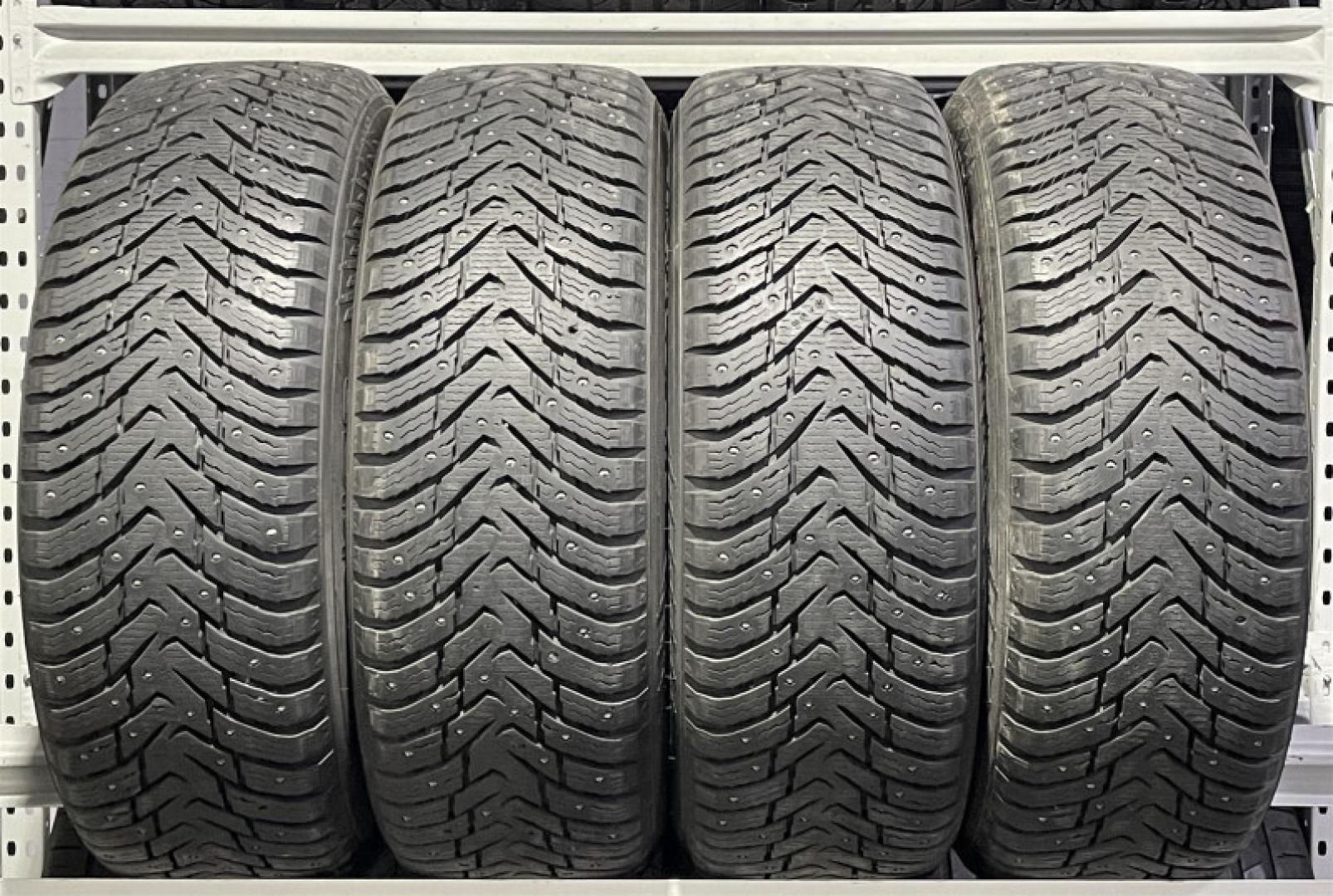 Nokian Hakkapeliitta 8 185/60R15 88 T Naastrehvid