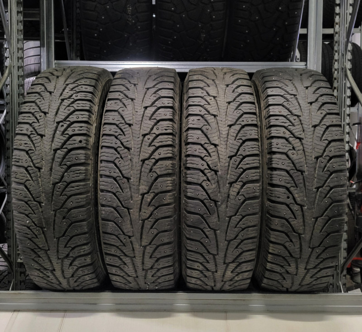 Nokian Hakkapeliitta C Cargo 225/75R16C 121/120 R Studded tires