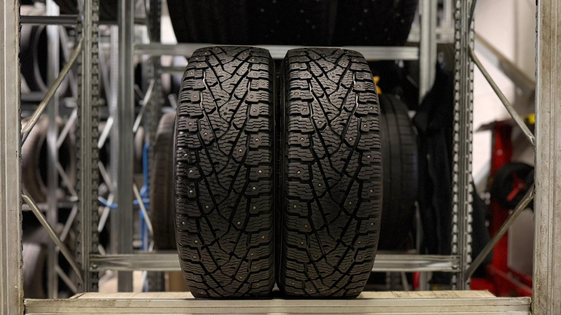 Nokian Hakkapeliitta C3 235/60R17C 117/115 R Studded tires