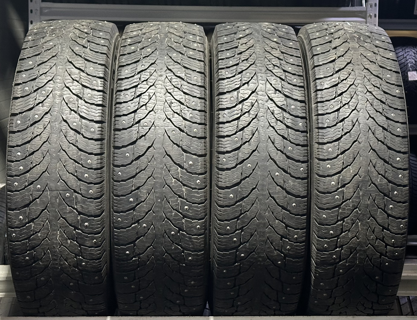 Nokian Hakkapeliitta C4 205/75R16C 113/111R Шипованная