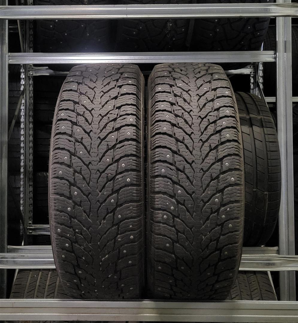 Nokian Hakkapeliitta C4 235/60R17C 117/115R Studded