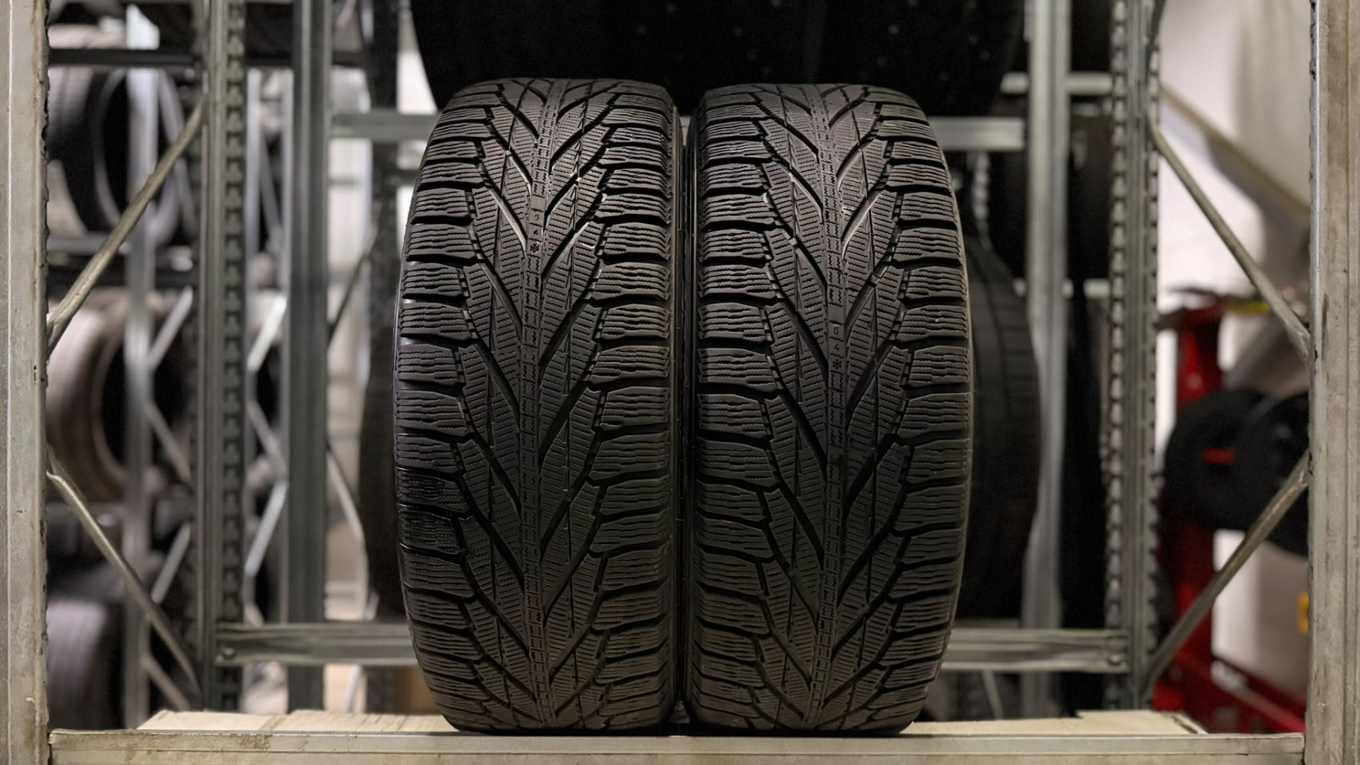 Nokian Hakkapeliitta R2 SUV 225/65R17 106 R