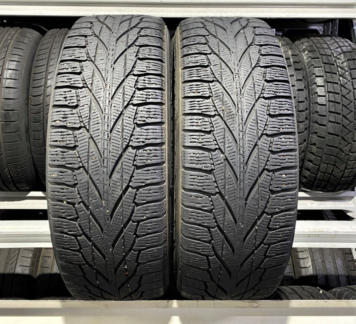 Nokian Hakkapeliitta R2 SUV 225/65R17 106 R
