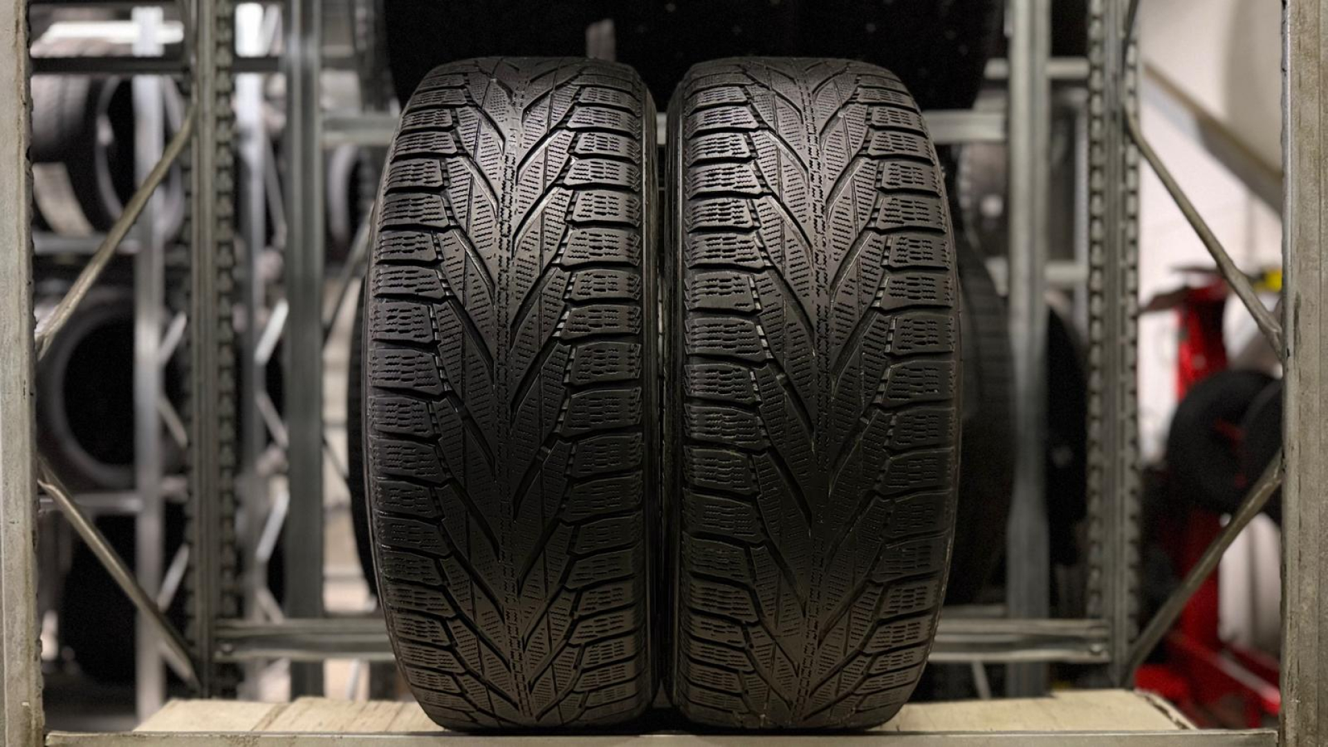 Nokian Hakkapeliitta R2 SUV 235/65R17 108 R Friction tires