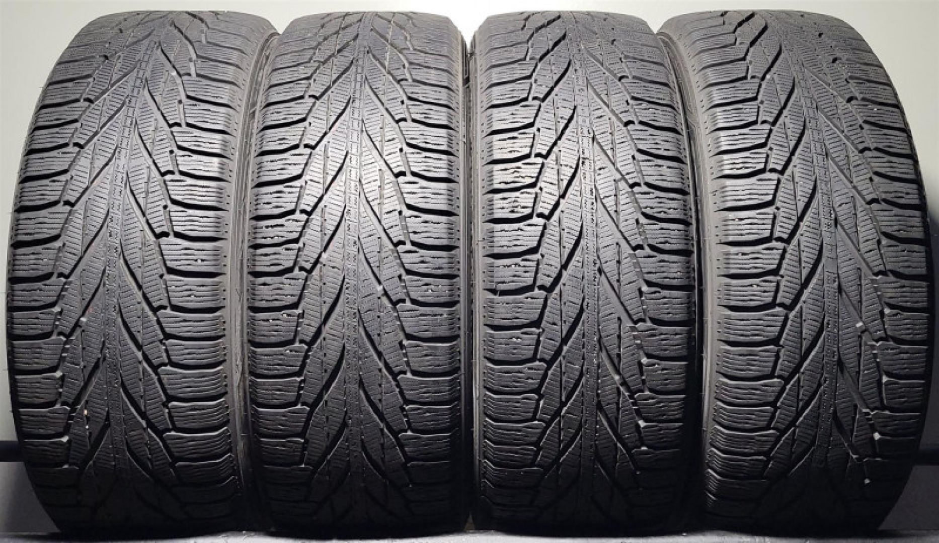 Nokian Hakkapeliitta R2 SUV 225/65R17 106 R