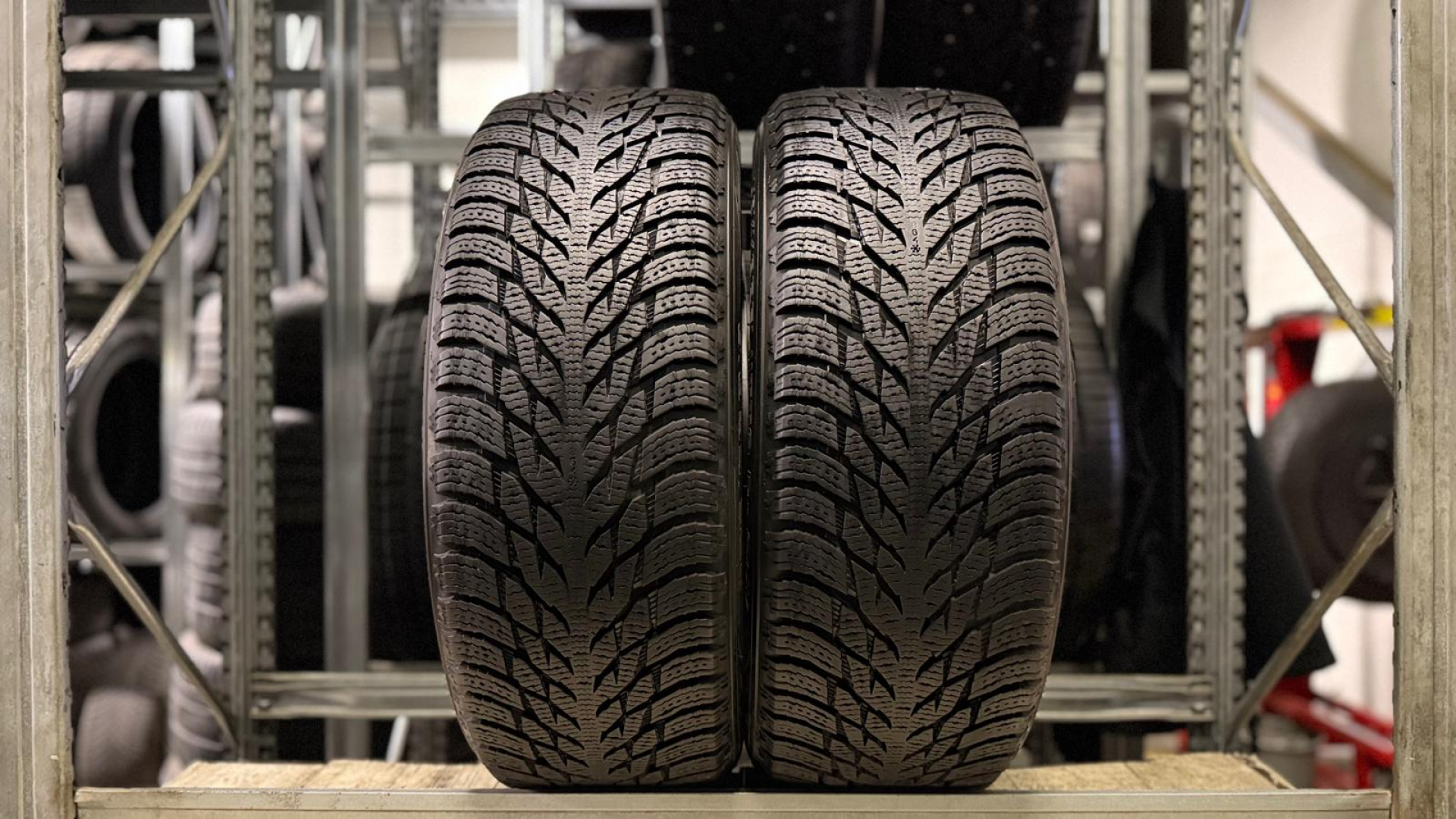 Nokian Hakkapeliitta R3 SUV 235/55R18 104 R Friction tires