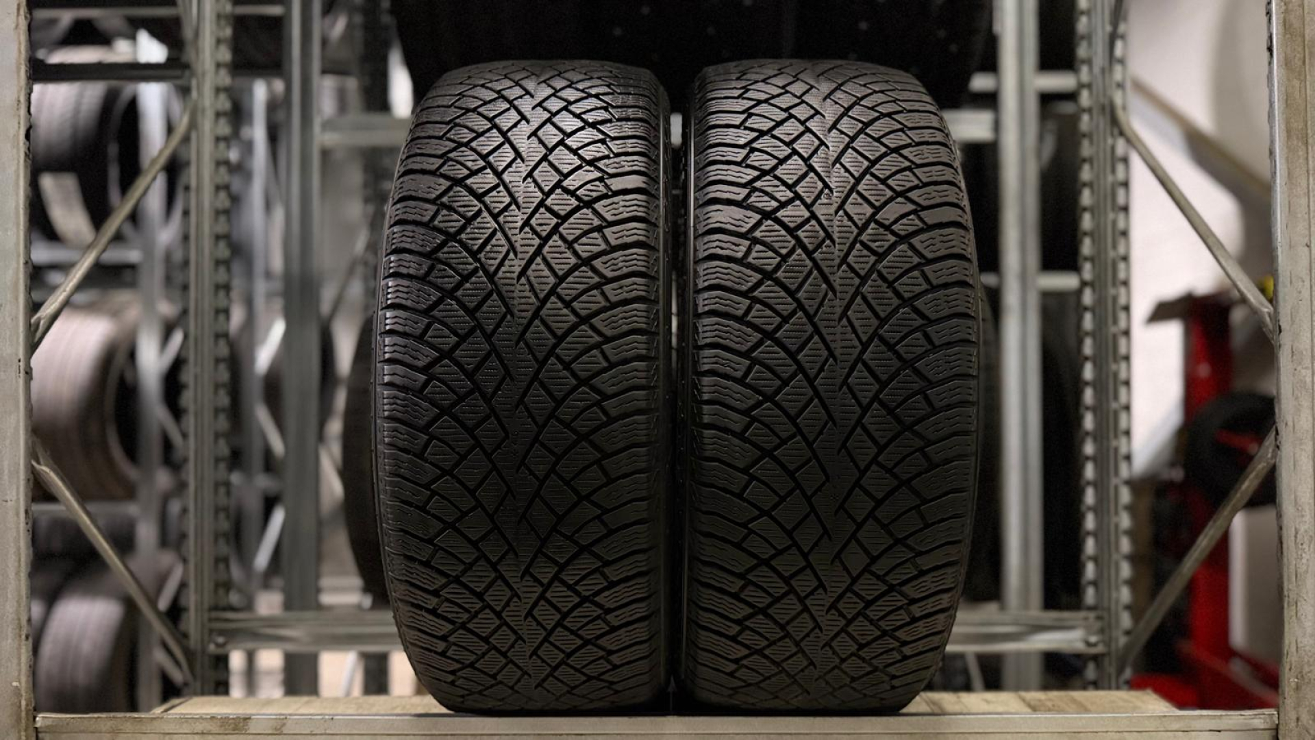 Nokian Hakkapeliitta R5 235/45R20 100 T EV Ламельные шины