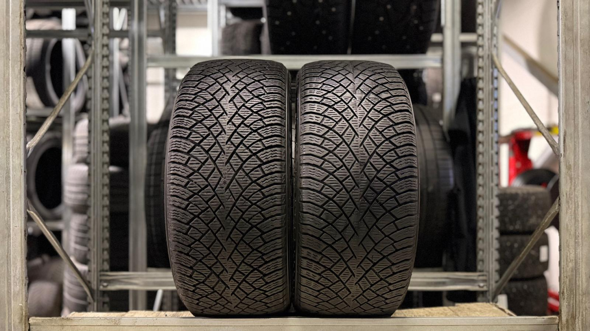 Nokian Hakkapeliitta R5 235/45R18 98 T Ламельные шины