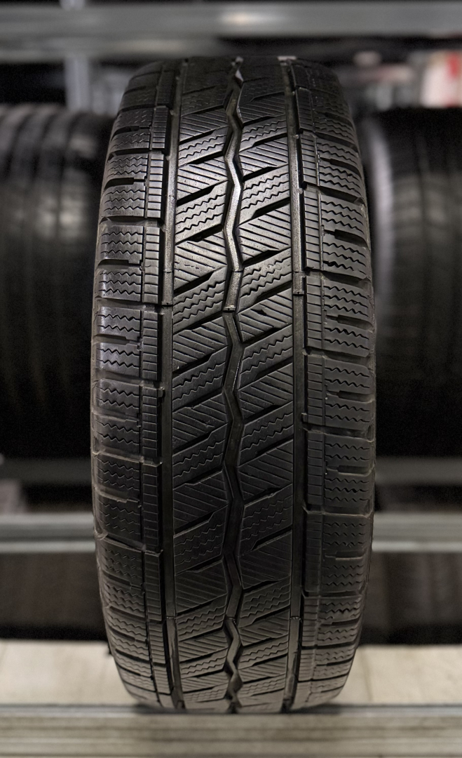 Hankook Winter Icept LV RW12 225/65R16C 112/110 R
