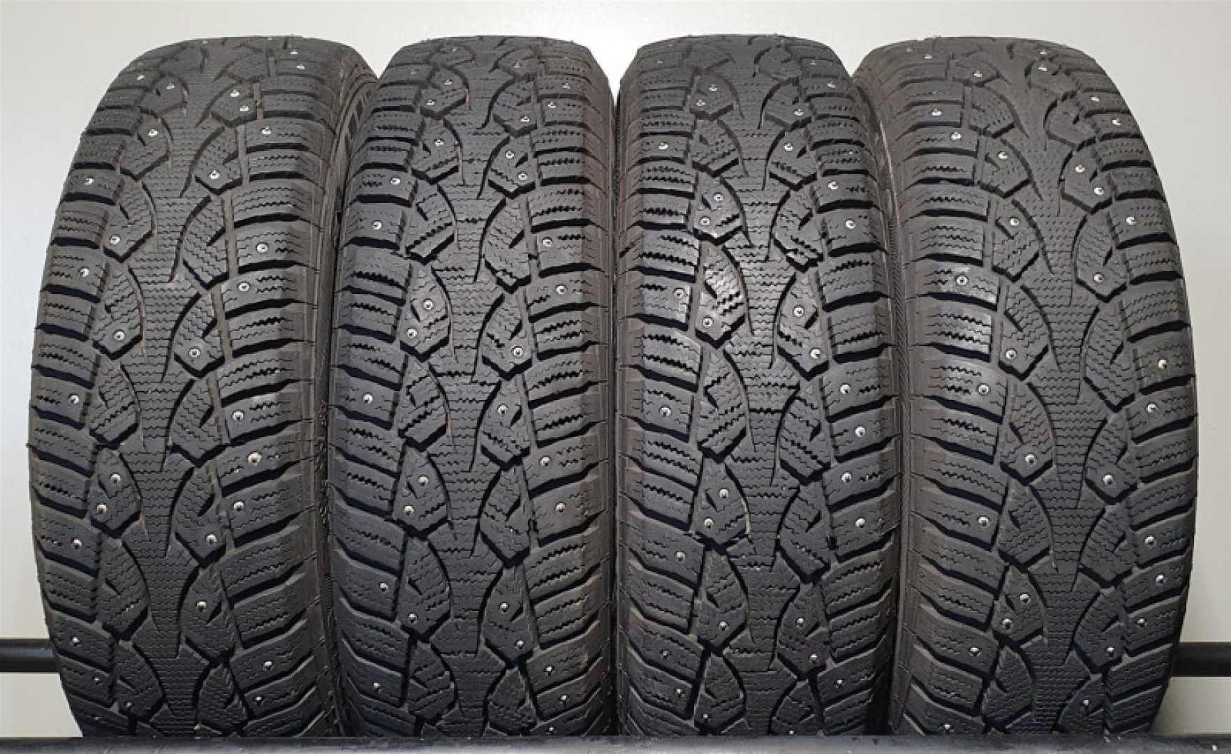 Semperit Ice Grip 3 175/65R14 82 Q Naastrehvid