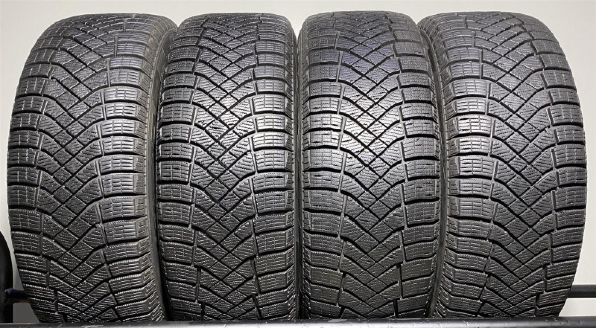 Pirelli Ice Zero FR 195/65R15 95 T