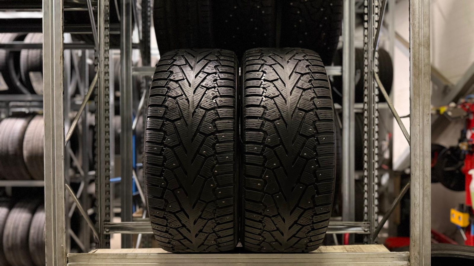 Pirelli Ice Zero Studded 275/40R22 108 H Studded tires