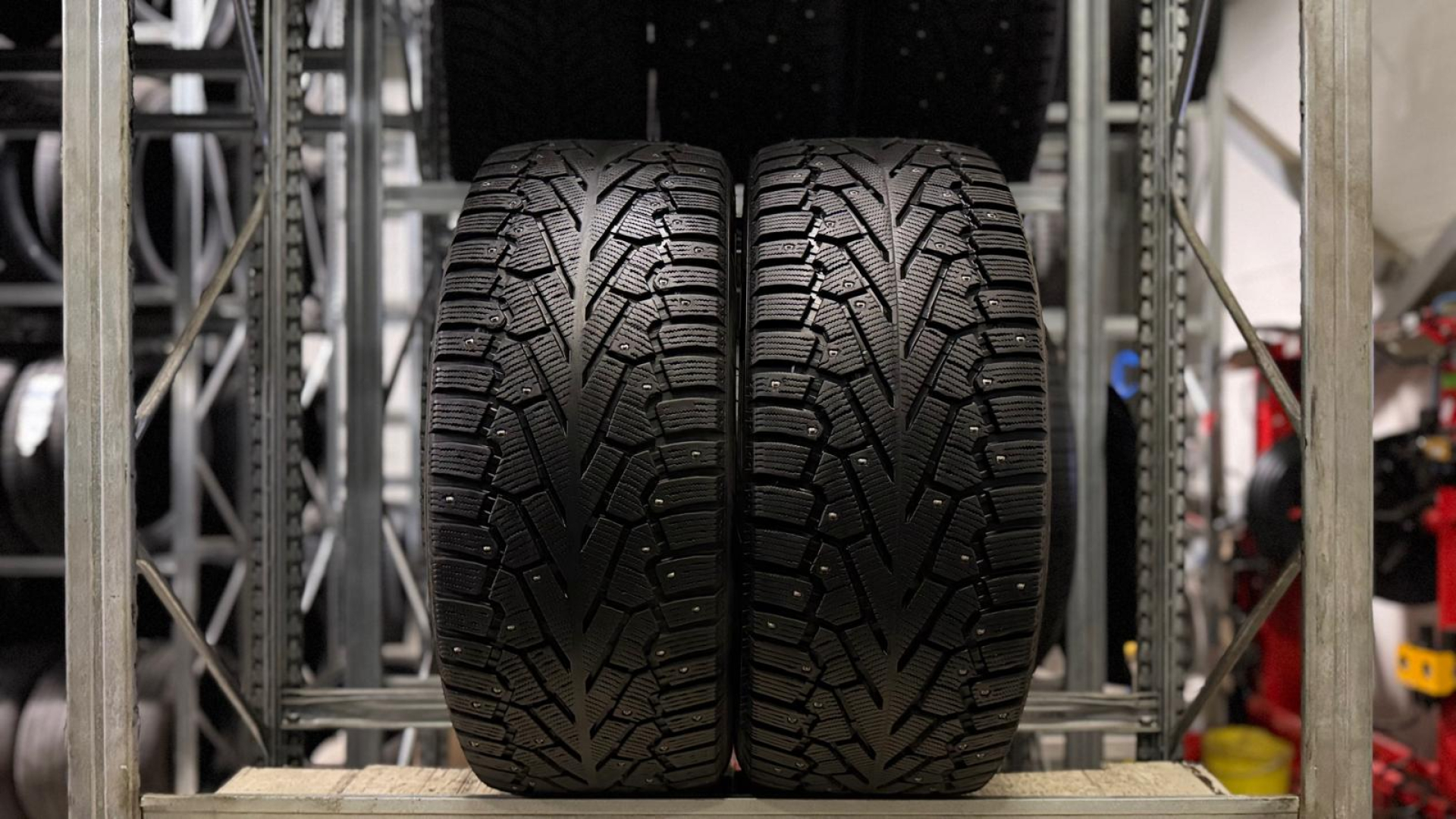 Pirelli Ice Zero 305/35R21 109 H Studded tires