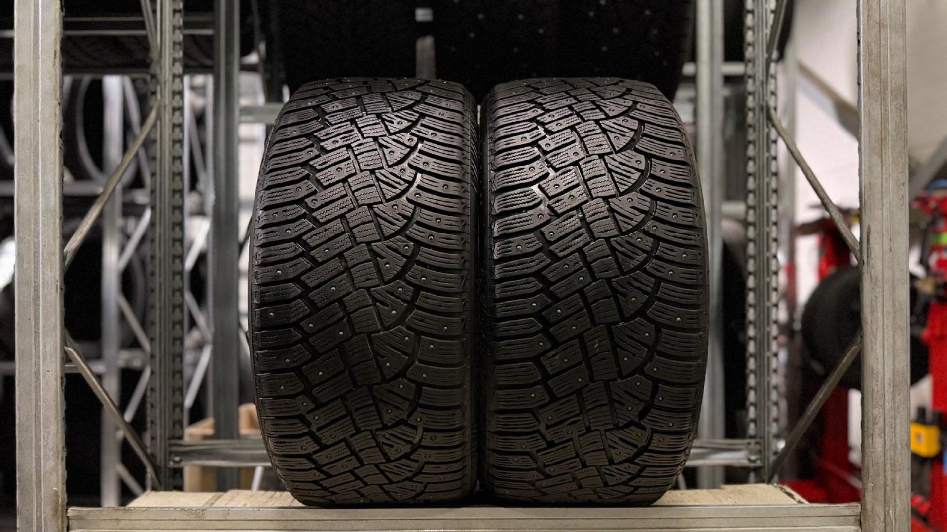 Continental Ice Contact 2 Suv 275/40R20 106 T Studded tires