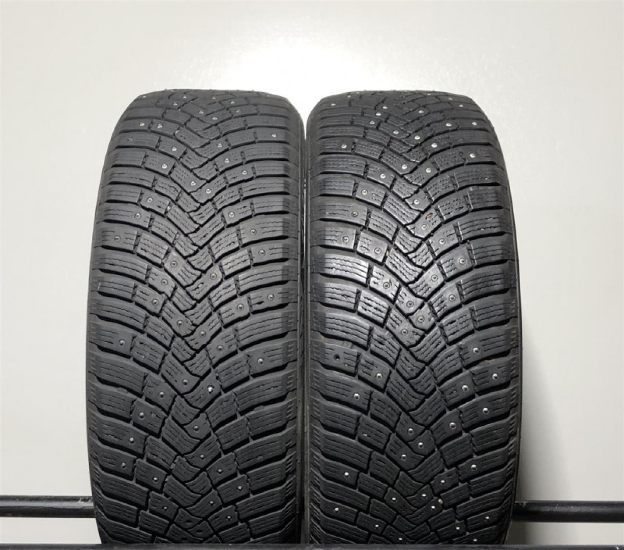 Continental IceContact 3 205/50R17 93 T Naastrehvid